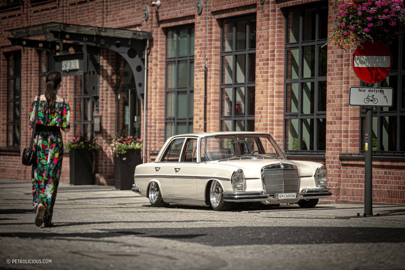 Low-Riding In Łódź With A 1966 Mercedes-Benz 250 SE