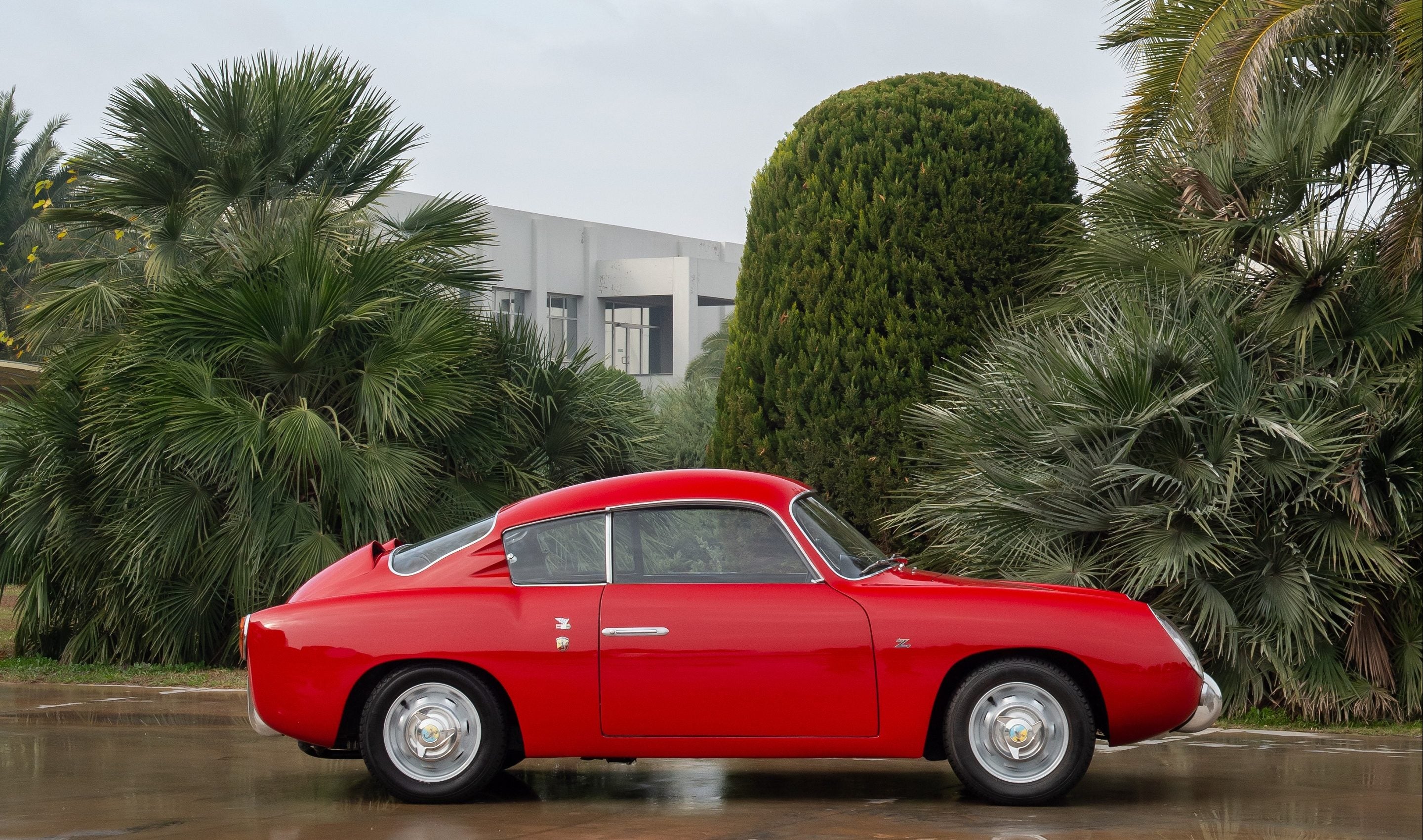 This 1958 Fiat-Abarth 750 GT Is A Tiny Double Bubble Of Perfection