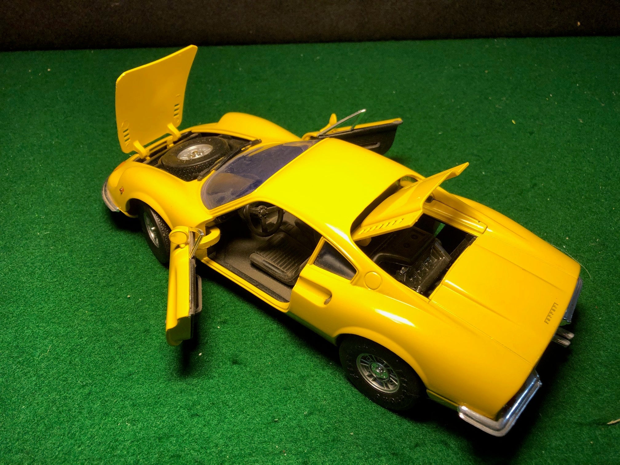Ferrari Dino 246GT Yellow/Black by Anson 1:18 (30301)(No box