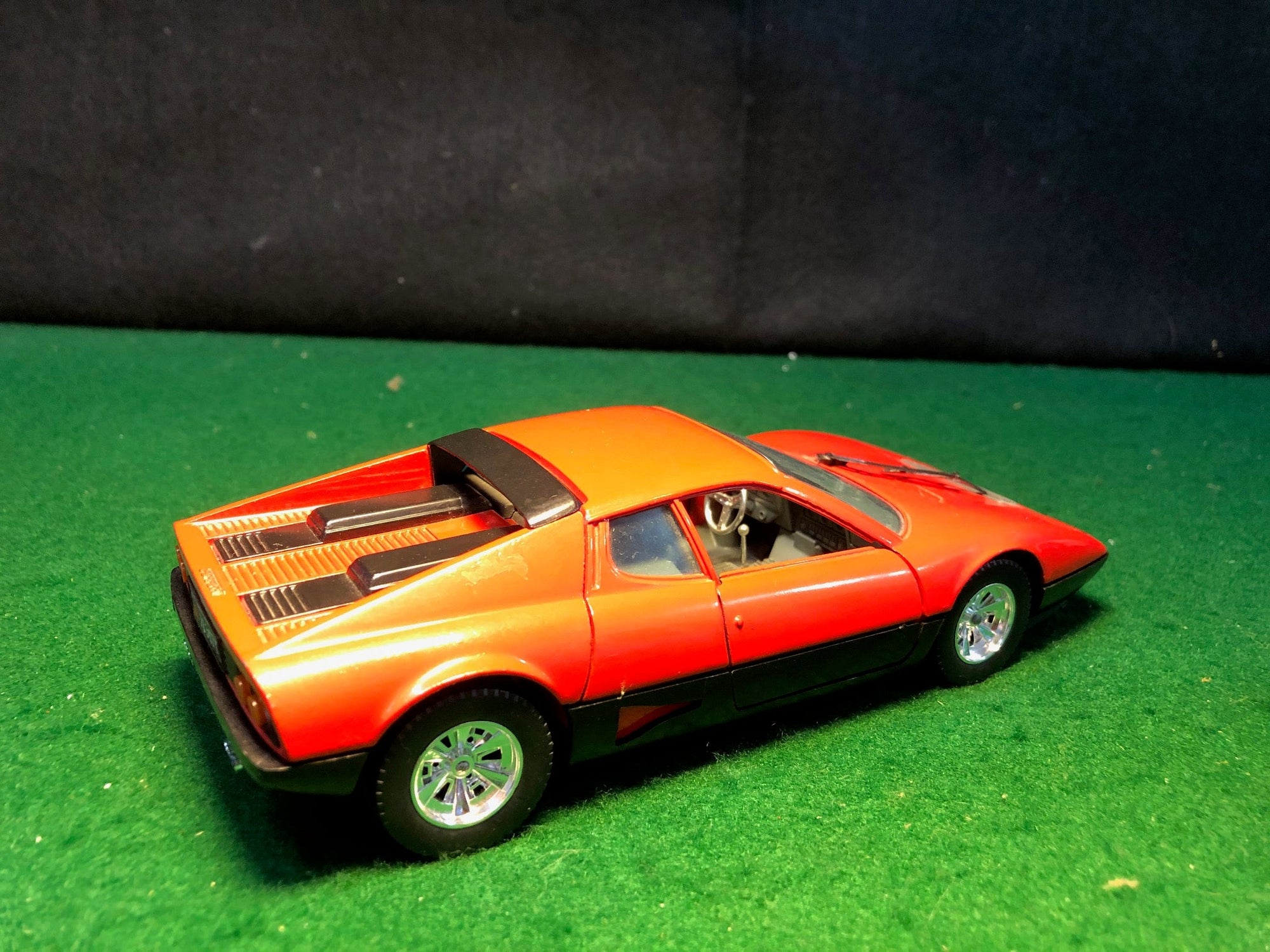 Ferrari 512 BB Berlinetta Boxer Red/Black by BBurago 1:24 (0133)(No box)