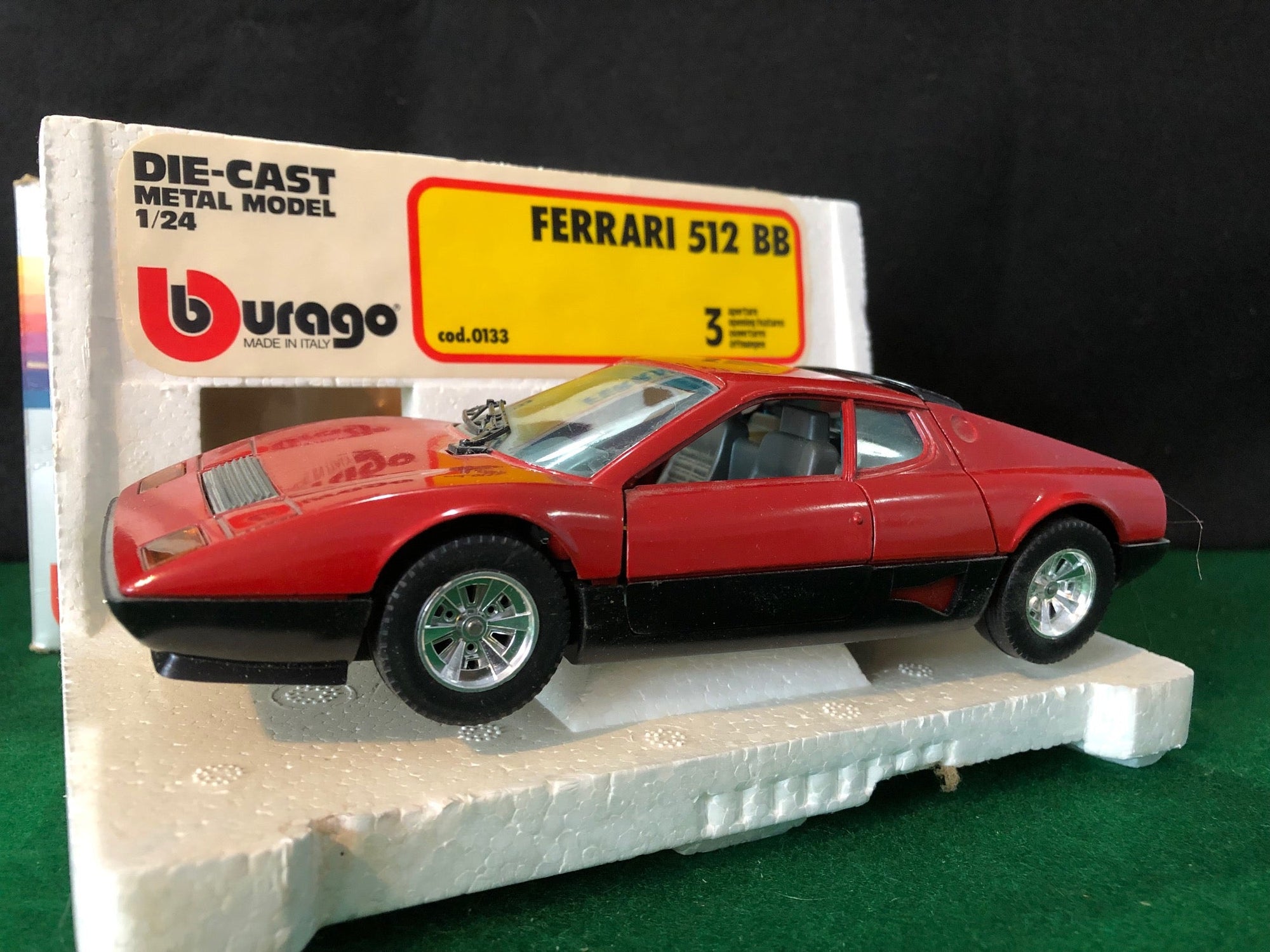 Ferrari 512 BB Berlinetta Boxer Red/Black by BBurago (0133) 1:24