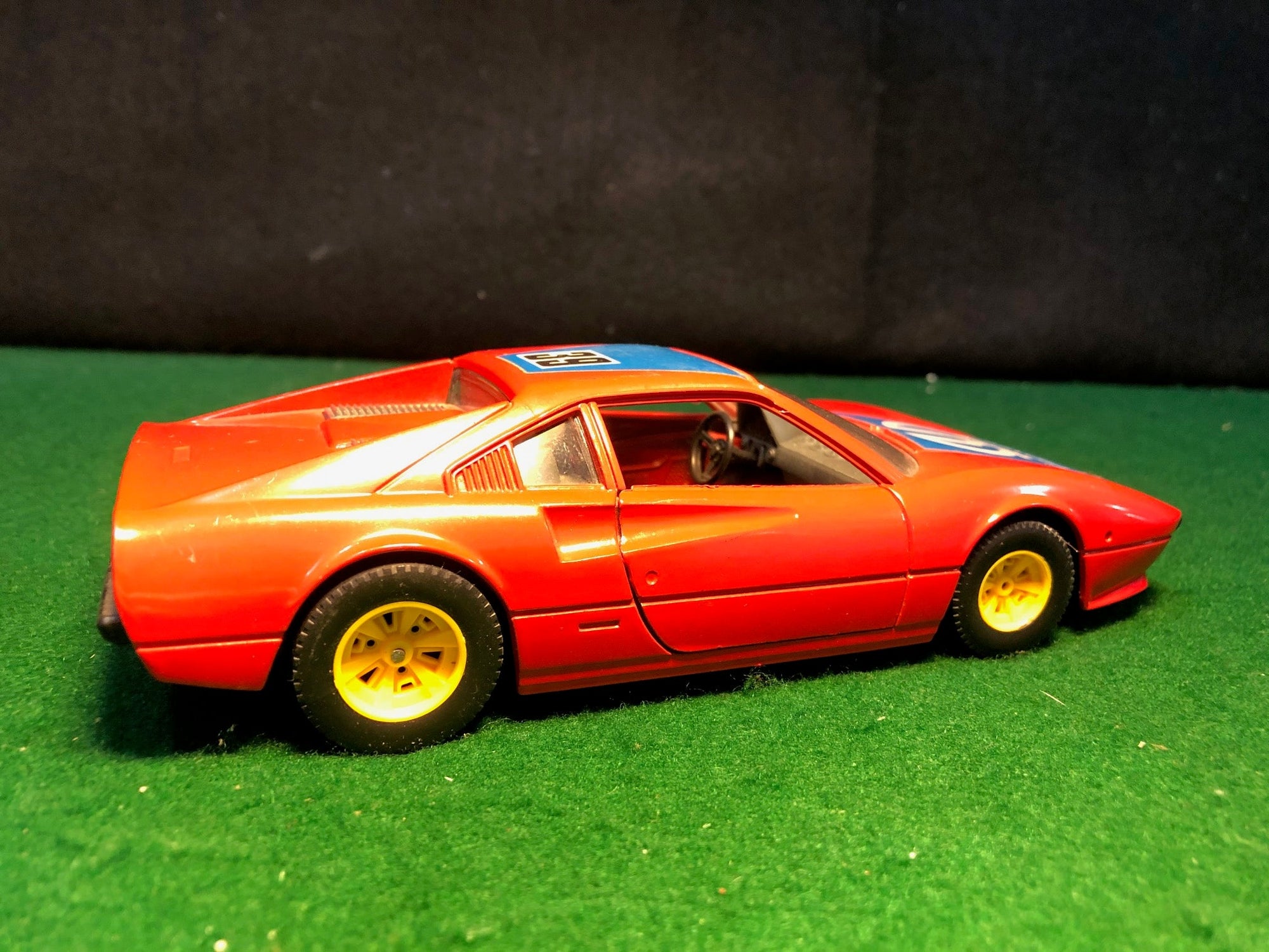 Ferrari 308 GTB Rally Pioneer by BBurago 1:24 (0148)(No box)