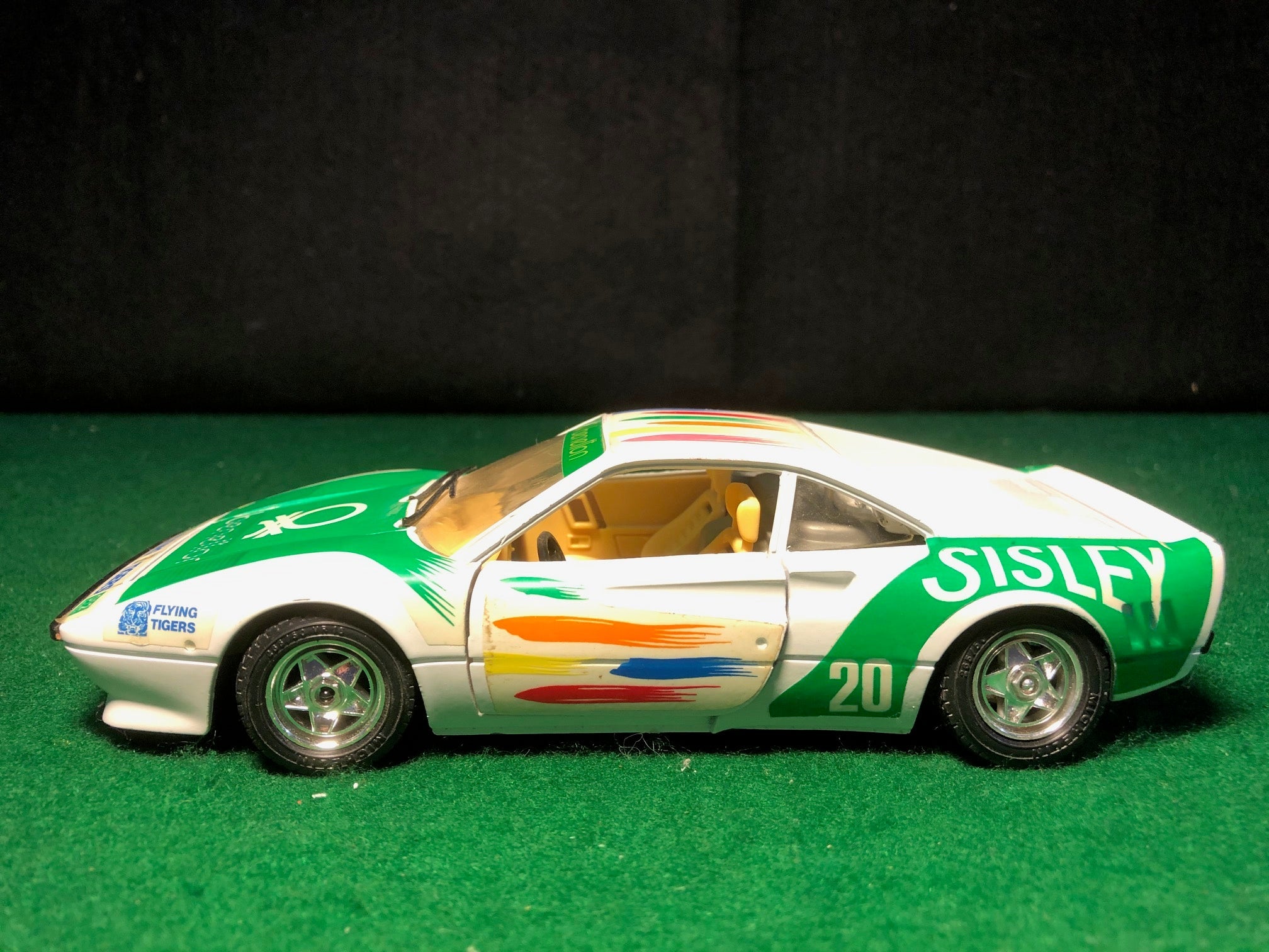 Ferrari 288 GTO Sisley Benetton by BBurago 1:24 (0192)(No box)