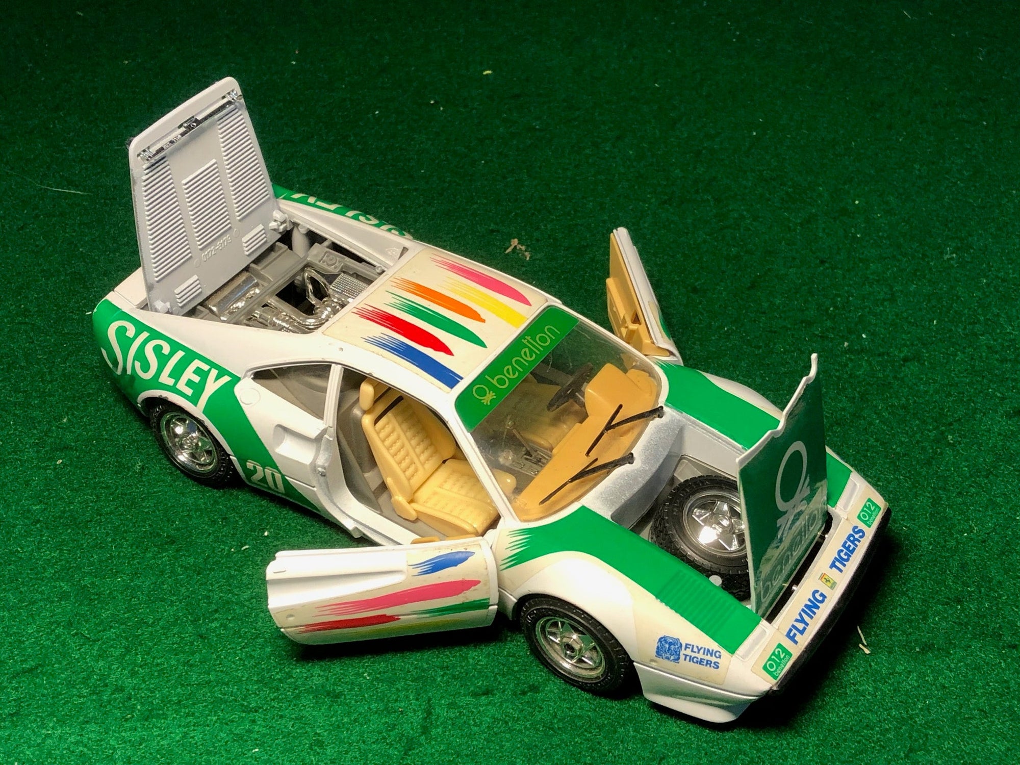 Ferrari 288 GTO Sisley Benetton by BBurago 1:24 (0192)(No box)