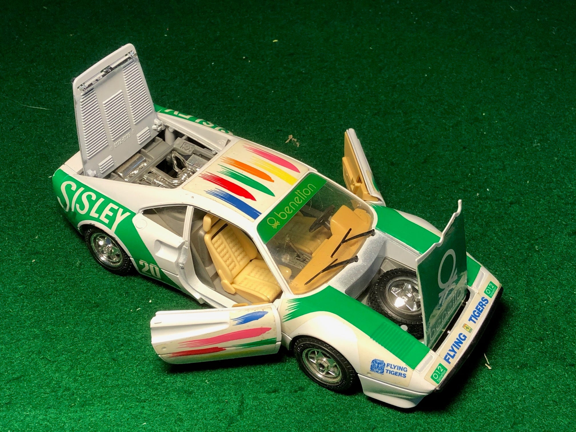 Ferrari 288 GTO Sisley Benetton by BBurago 1:24 (0192)(No box)