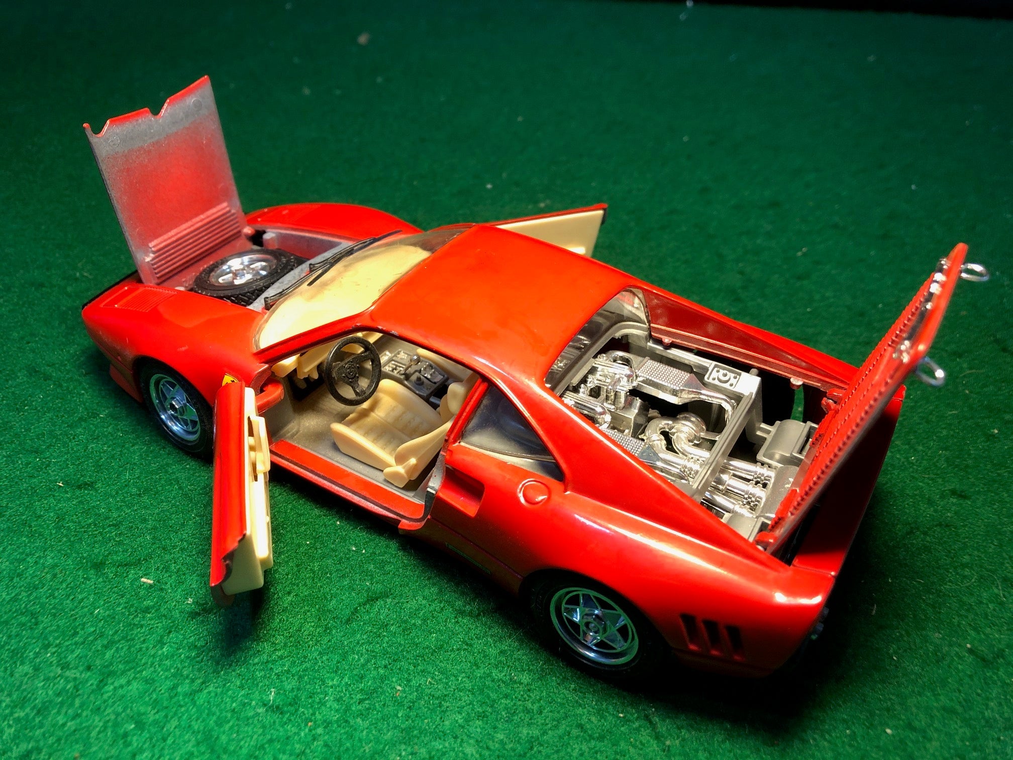 Ferrari 288 GTO Red by BBurago 1:24 (0192)(No box)