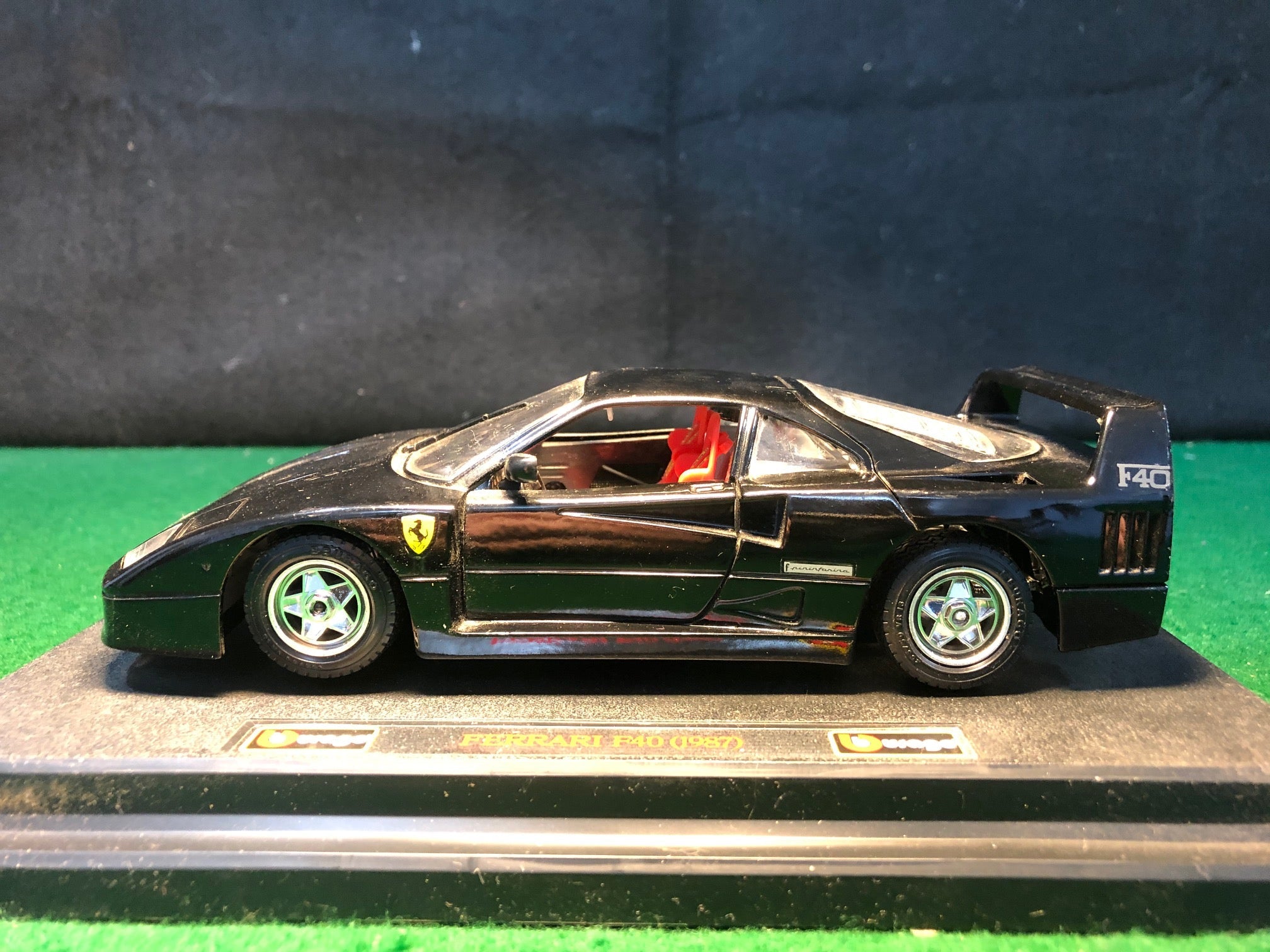 Ferrari F40 Black by BBurago 1:24 (0532)(No box) - Default Title