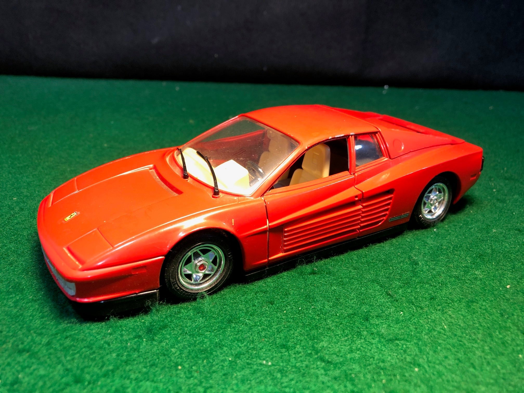 Ferrari Testarossa Red by BBurago 1:24 (1504)(No box)