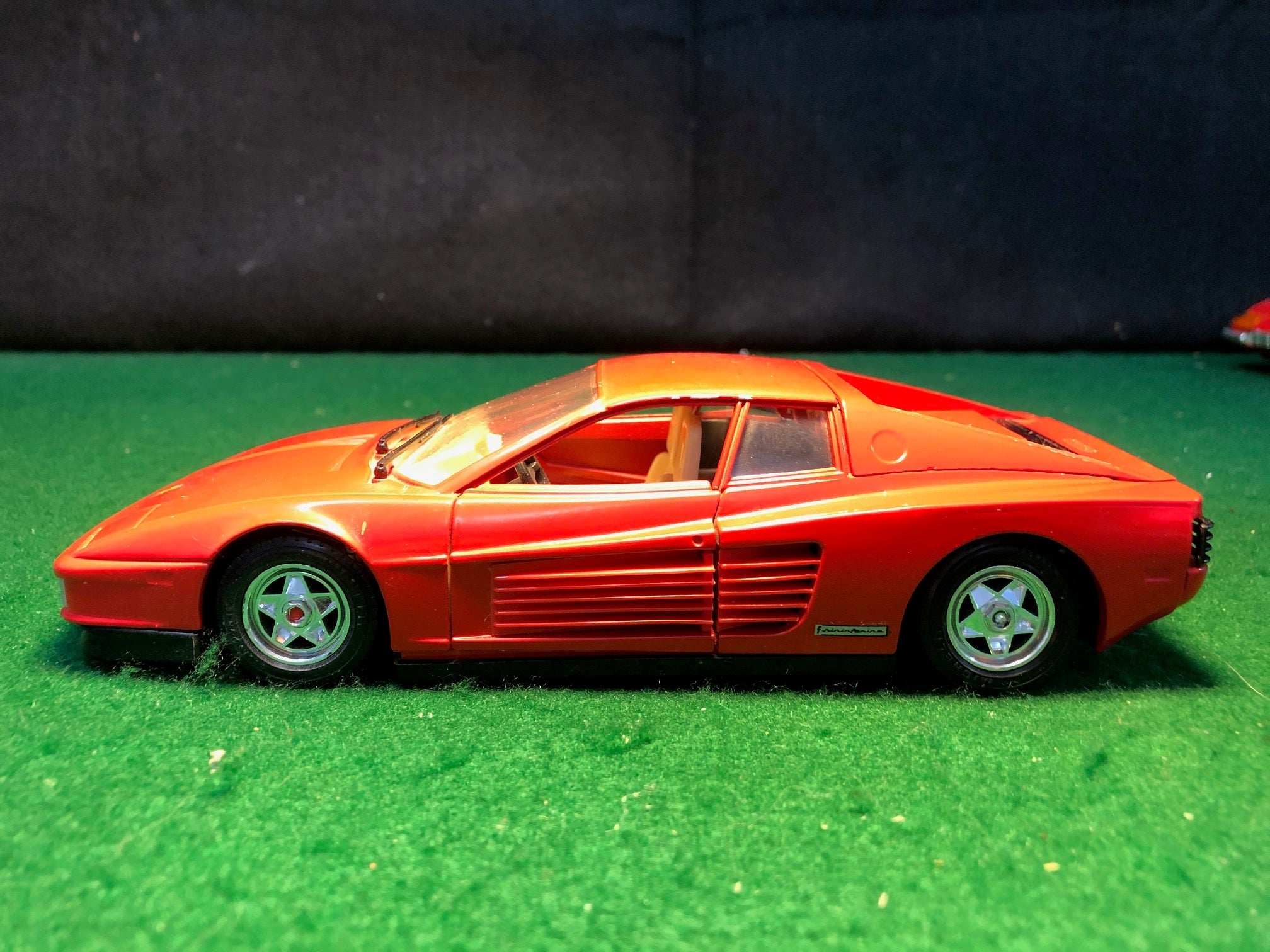 Ferrari Testarossa Red by BBurago 1:24 (1504)(No box)
