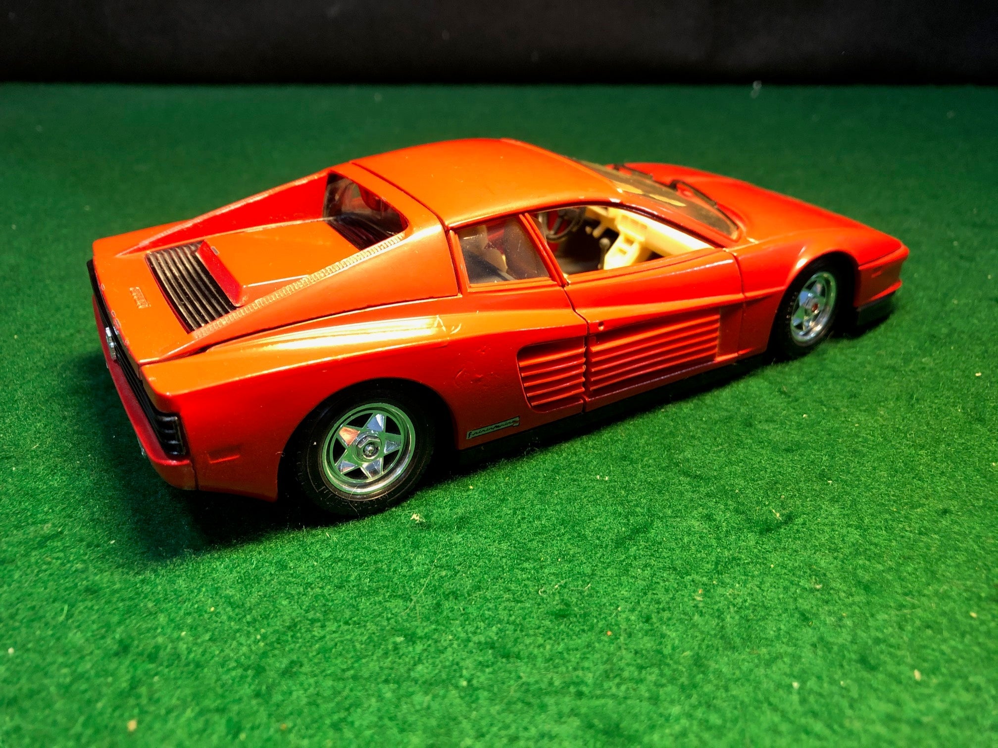 Ferrari Testarossa Red by BBurago 1:24 (1504)(No box)