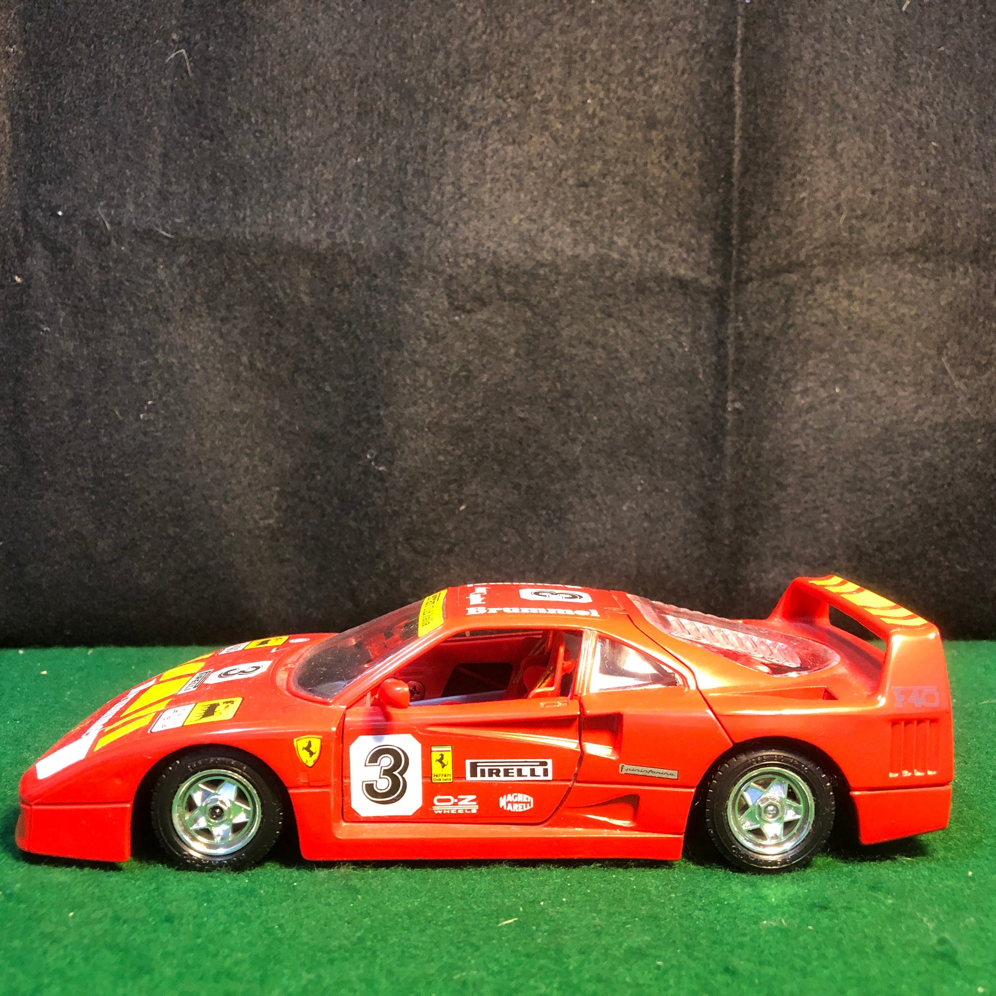 Ferrari F40 Brummel N.3 by BBurago 1:24 (1532)(No box)