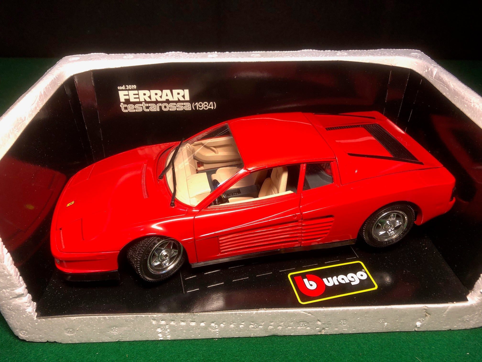 Ferrari Testarossa Red by BBurago 1:18 (3019) - Petrolicious