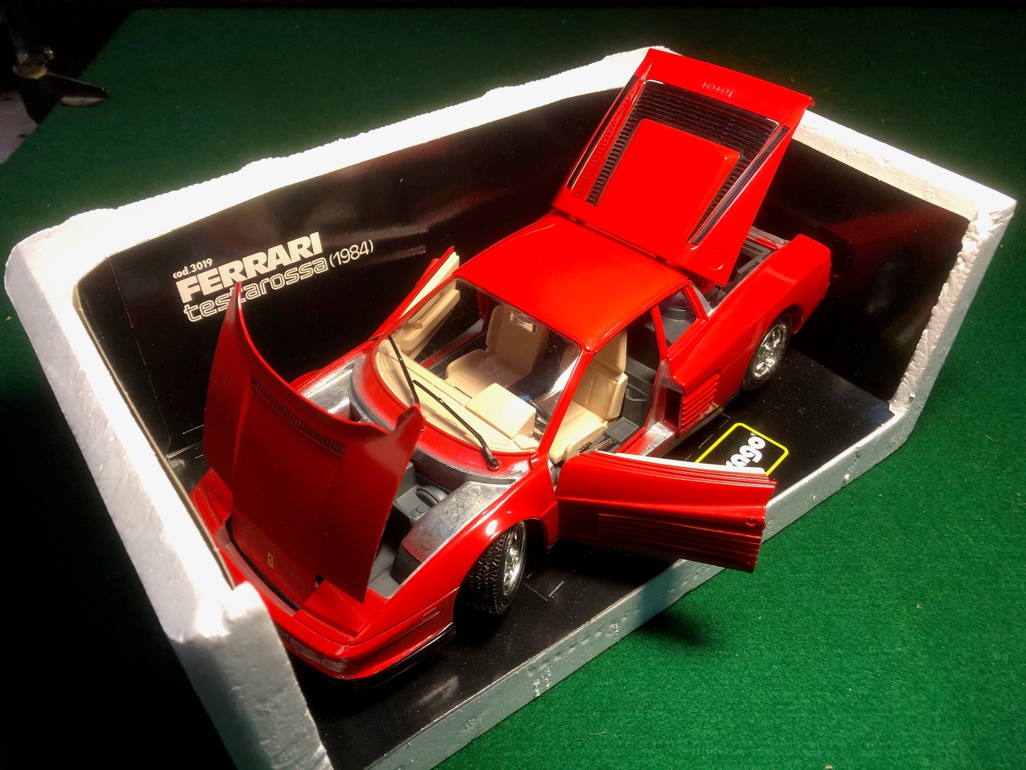 Ferrari Testarossa Red by BBurago 1:18 (3019) - Petrolicious