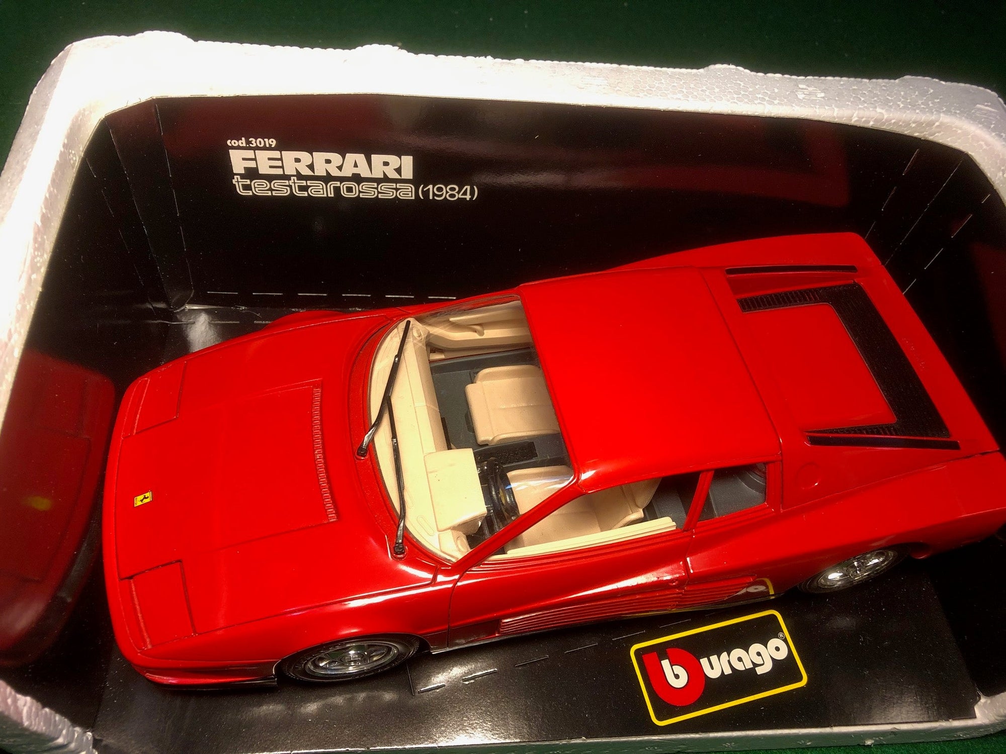 Ferrari Testarossa Red by BBurago 1:18 (3019)