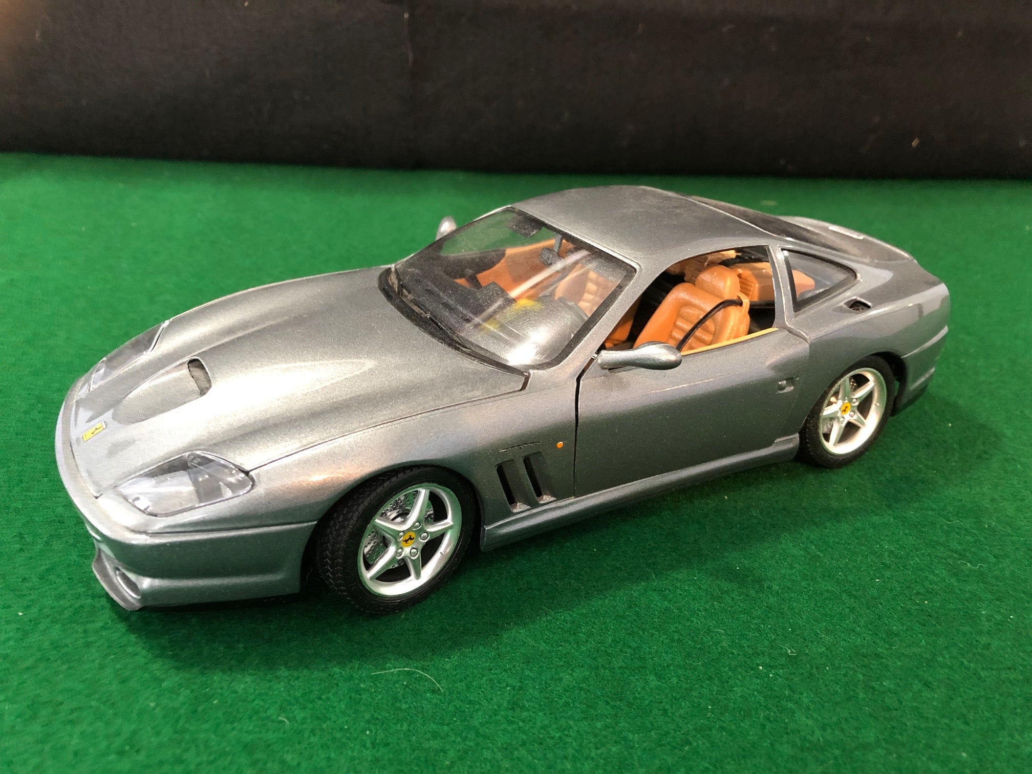 ミニカー Ferrari 550 Maranello 1:18 Ferrari 550 Maranello Gray by BBurago 1:18 (No box) - Default