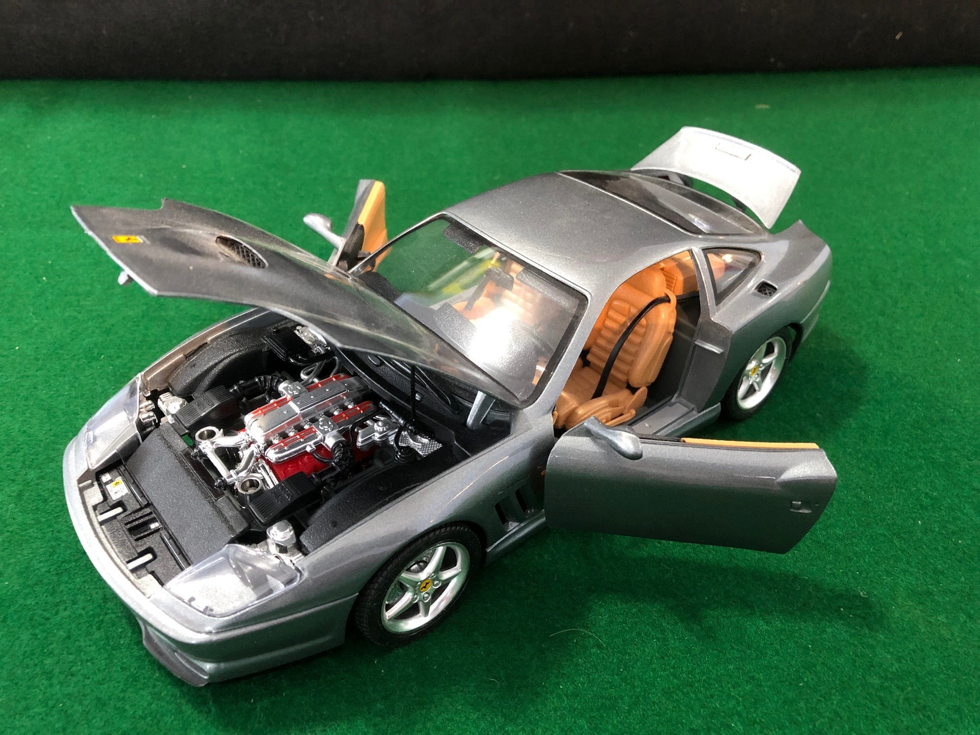 Ferrari 550 Maranello Gray by BBurago 1:18 (No box) - Default
