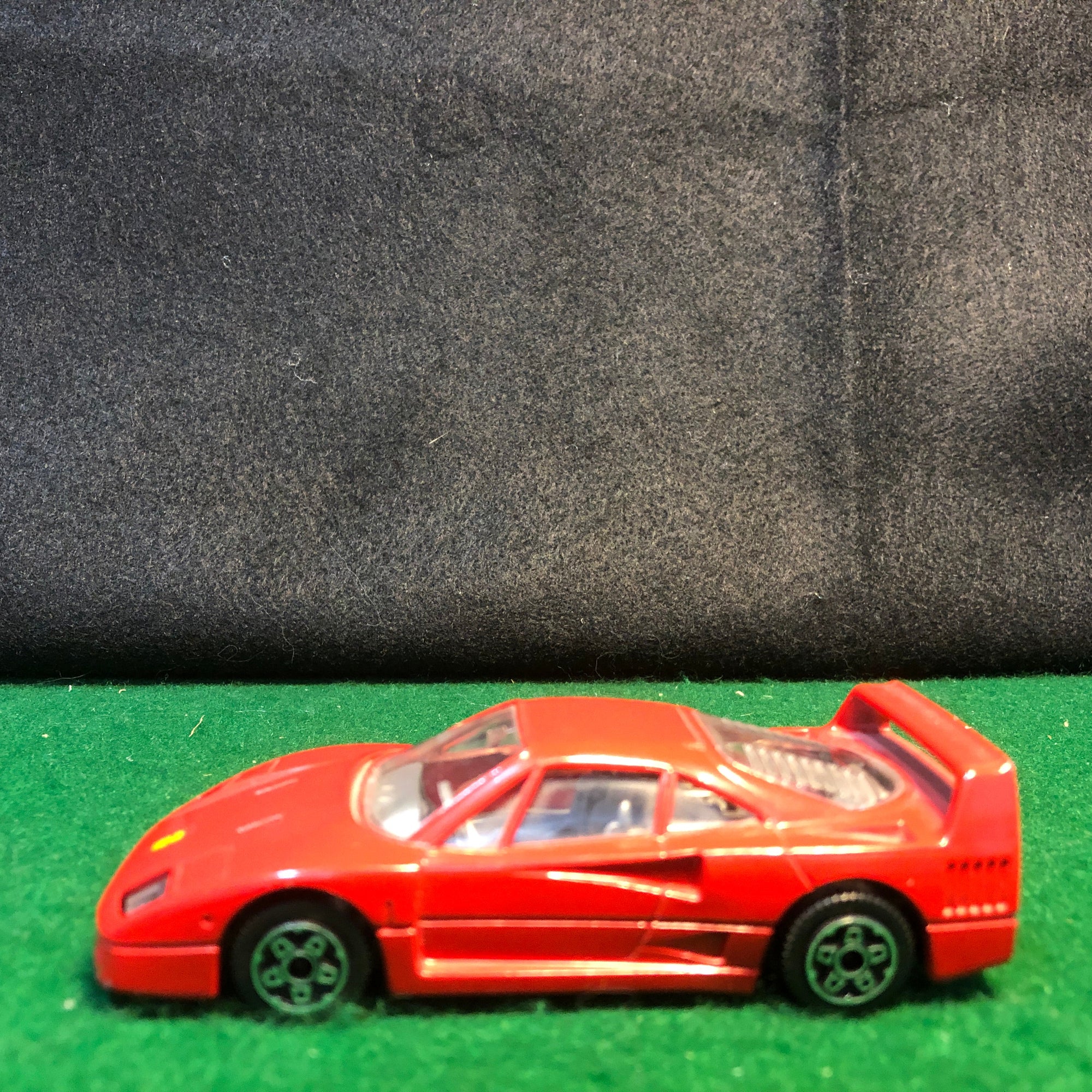 Ferrari F40 Red by BBurago 1:43 (4108)(No box)