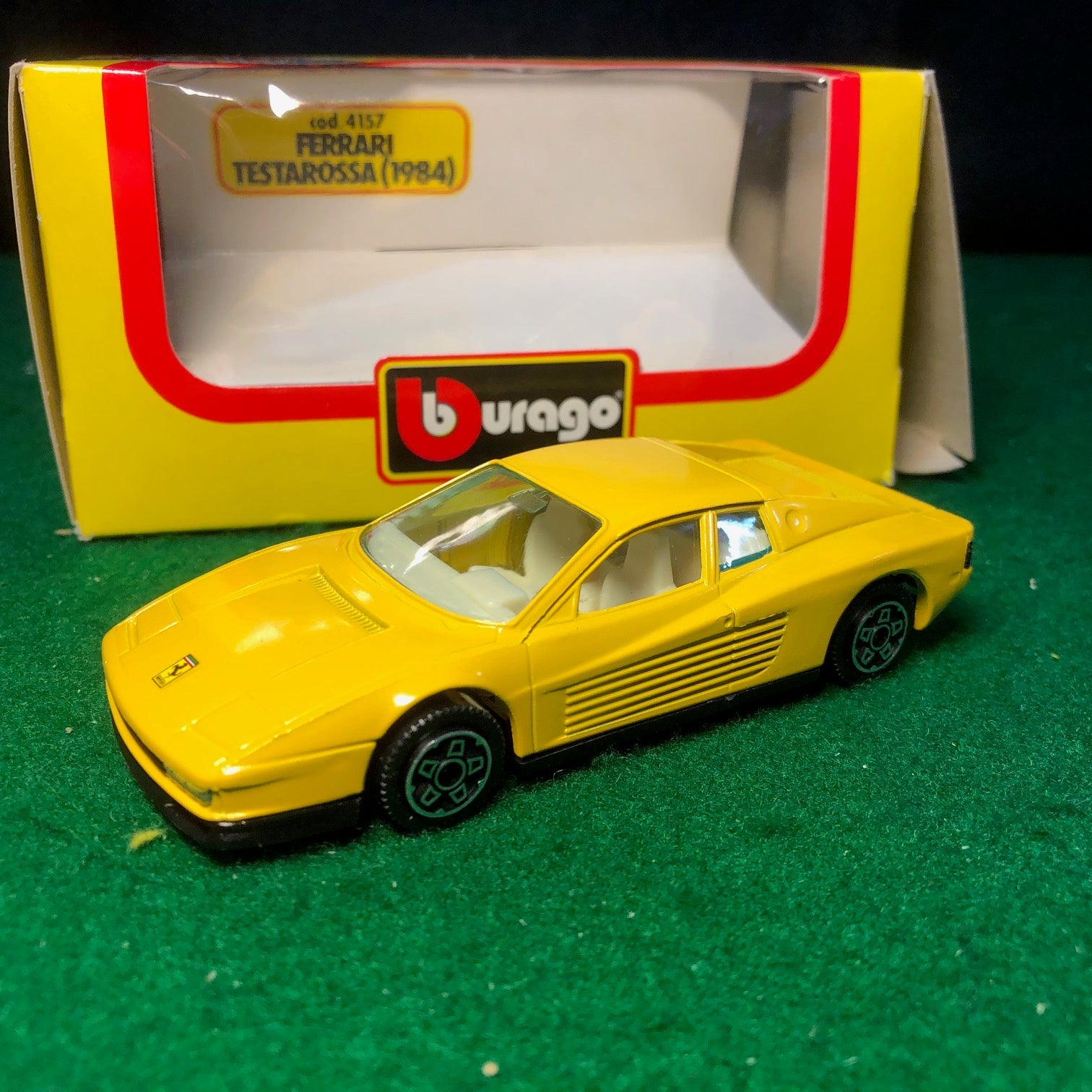 Ferrari Testarossa Yellow by BBurago 1:43 (4157)(Y Bx)