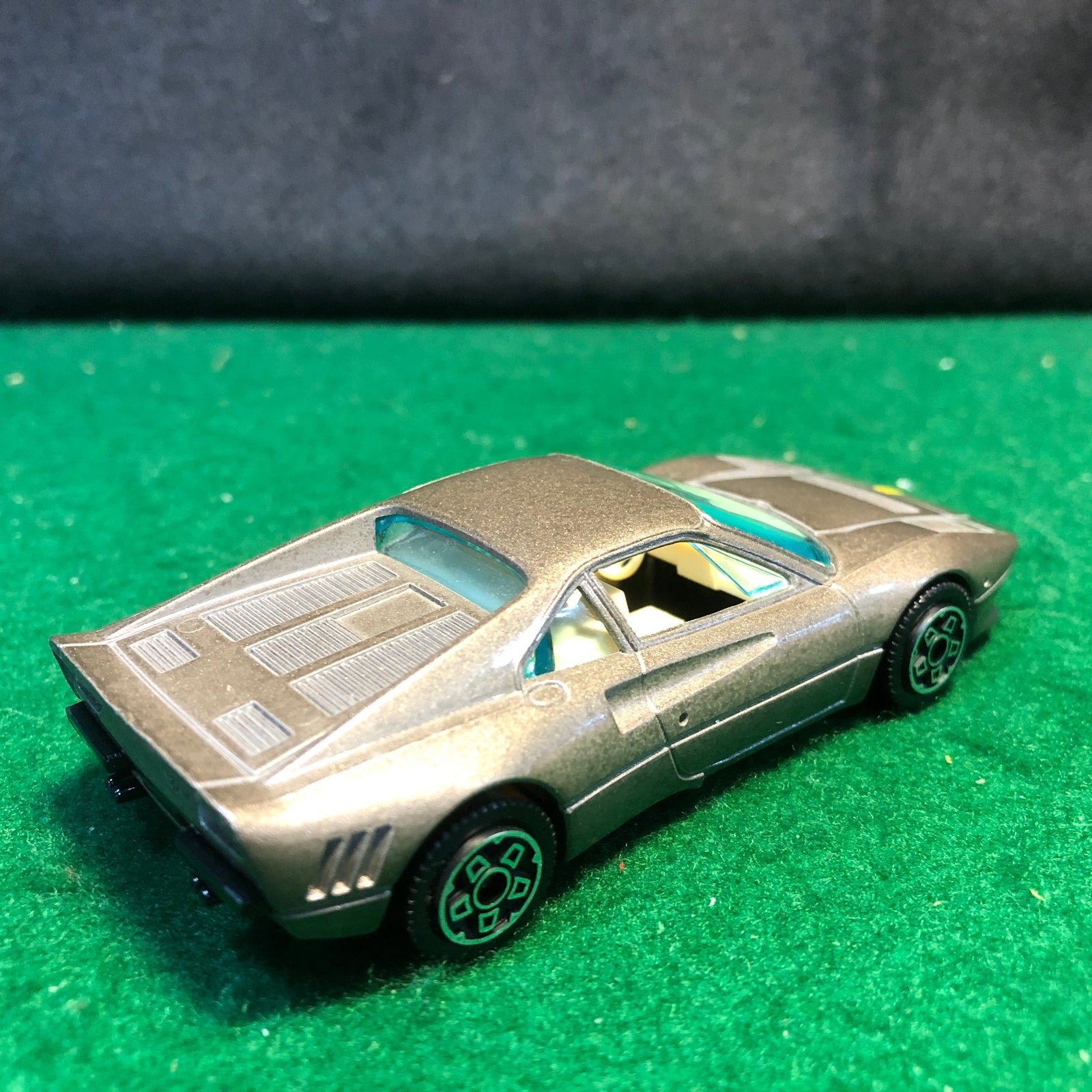 Ferrari 288 GTO Metallic Gray by BBurago 1:43 (4175)(No box)