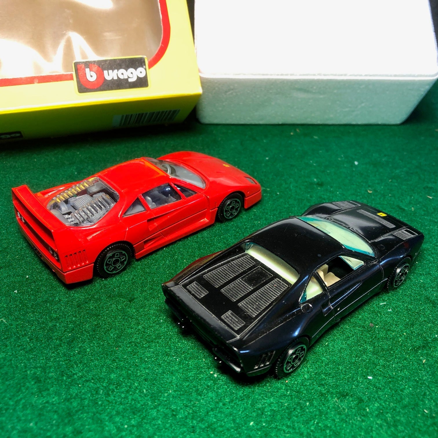 2台まとめBurago Ferrari F40&ブラーゴ ジャロモデナスピリット Ferrari 288 GTO & F40 2-Pc Gift Set by BBurago 1:43 (4200