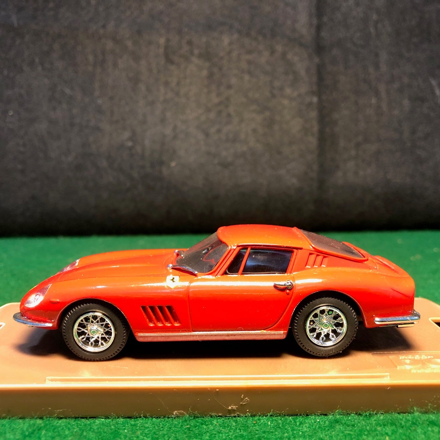 Ferrari 275 GTB/4 Red by Box Model 1:43 (8416)(DC)