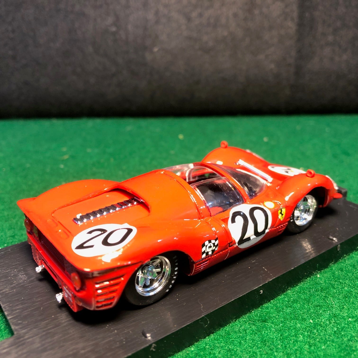 Ferrari 330 P4 Spyder N 20 24H Le Mans 1967 N27 Amon / Vaccarella