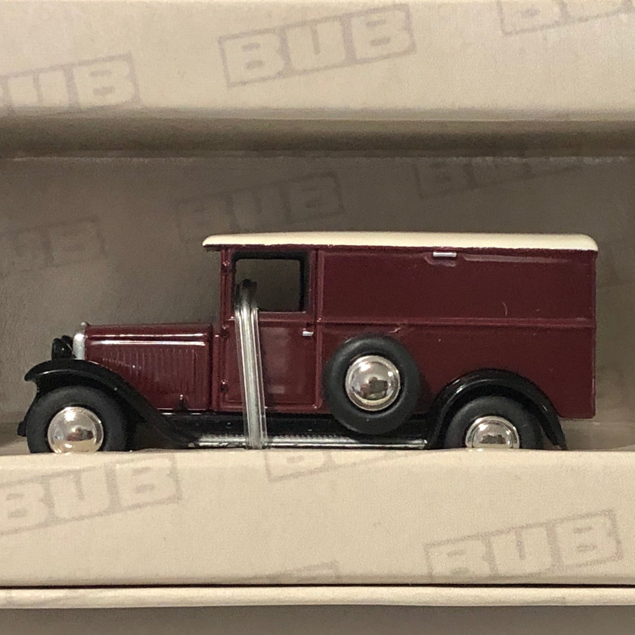 Mercedes-Benz L1000 Utility / Delivery Truck by Bub 1:87 (05600)(Ltd Ed)