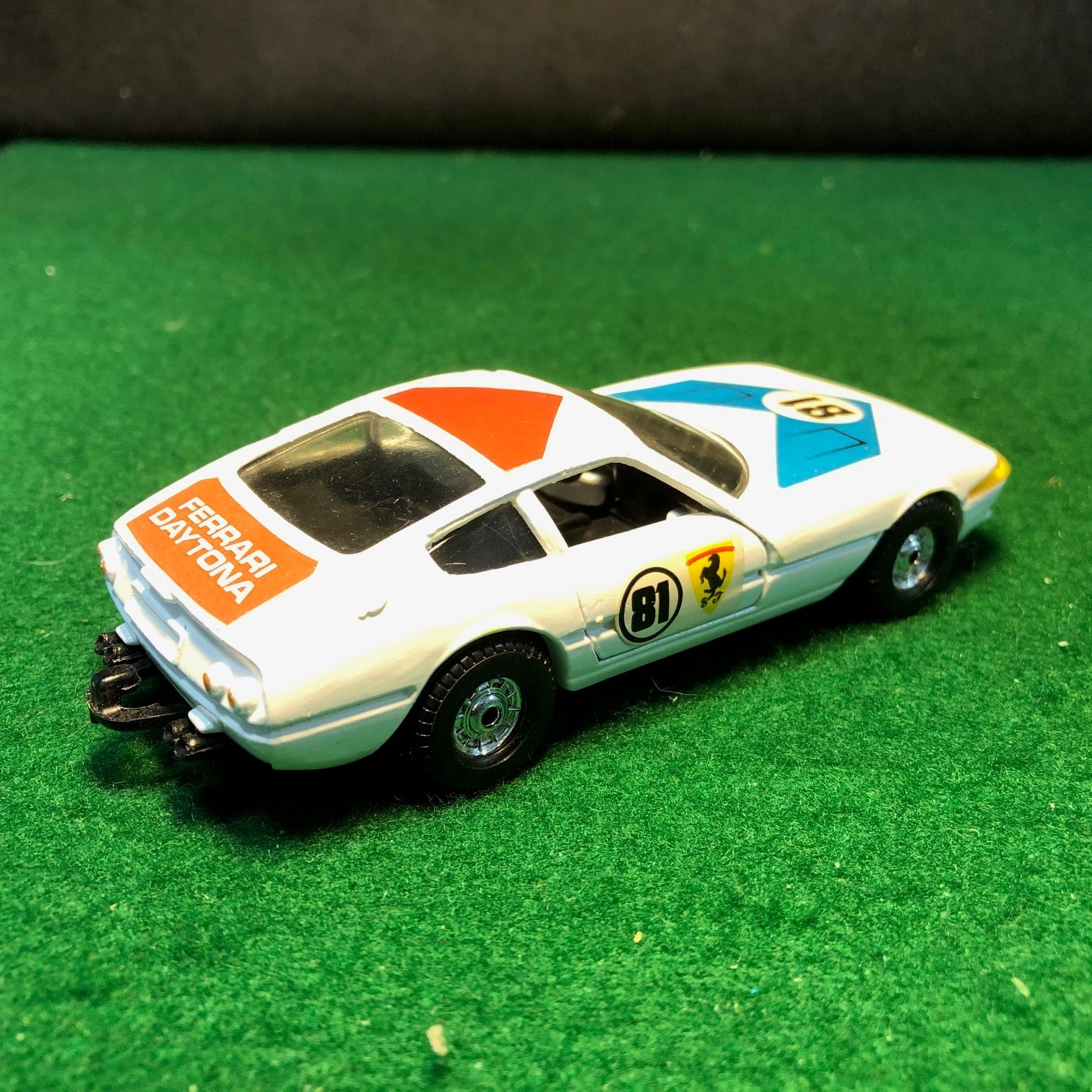 Ferrari 365 GTB/4 Daytona N 81 White by Corgi Toys 1:36 (323)(No