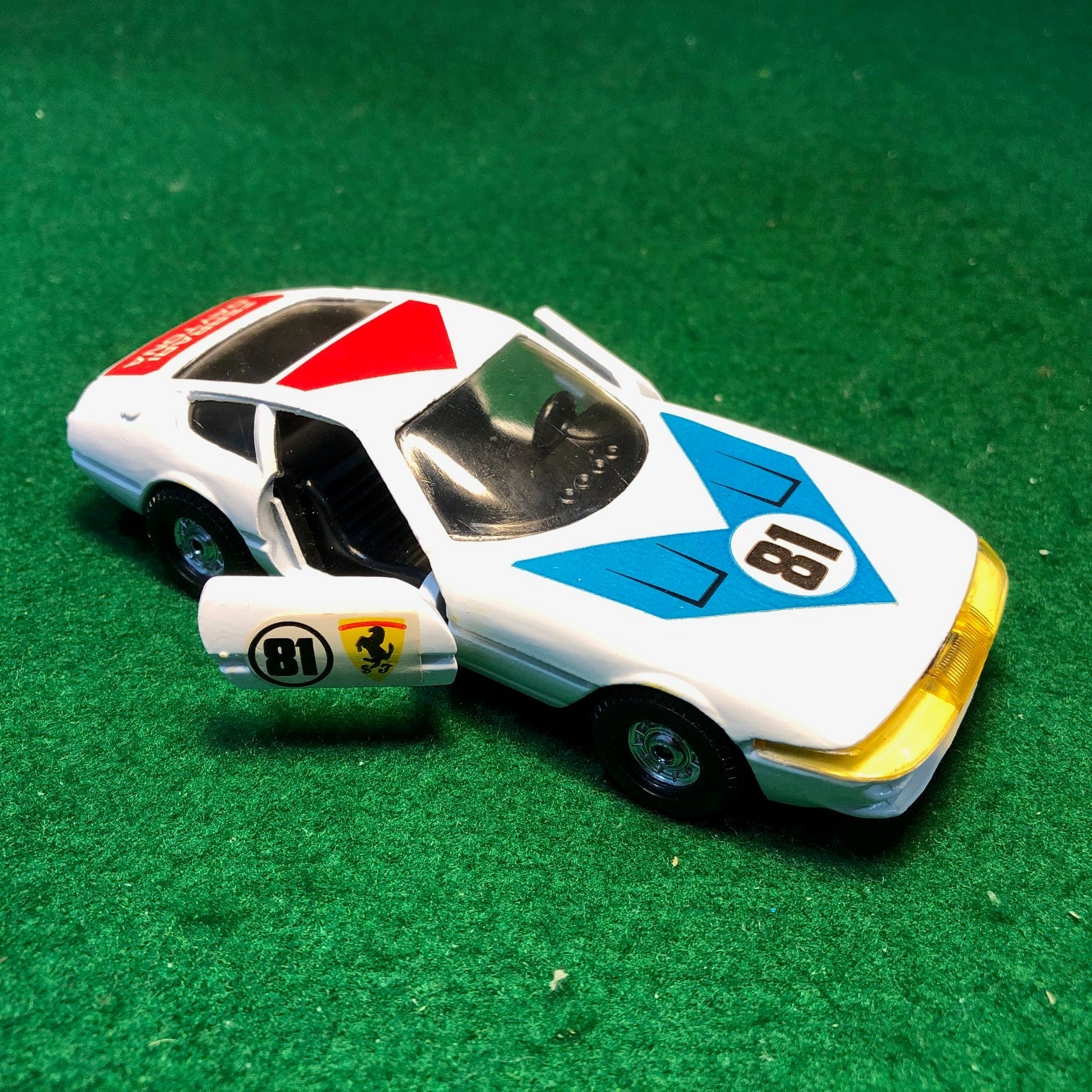 Ferrari 365 GTB/4 Daytona N 81 White by Corgi Toys 1:36 (323)(No