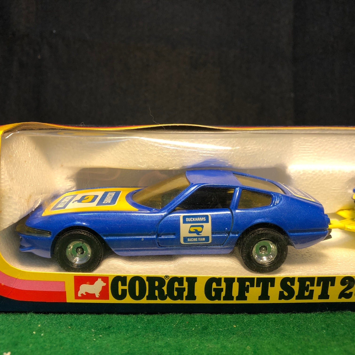 Ferrari 365 GTB/4 Daytona + F1 Car & Trailer by Corgi Toys 1:35