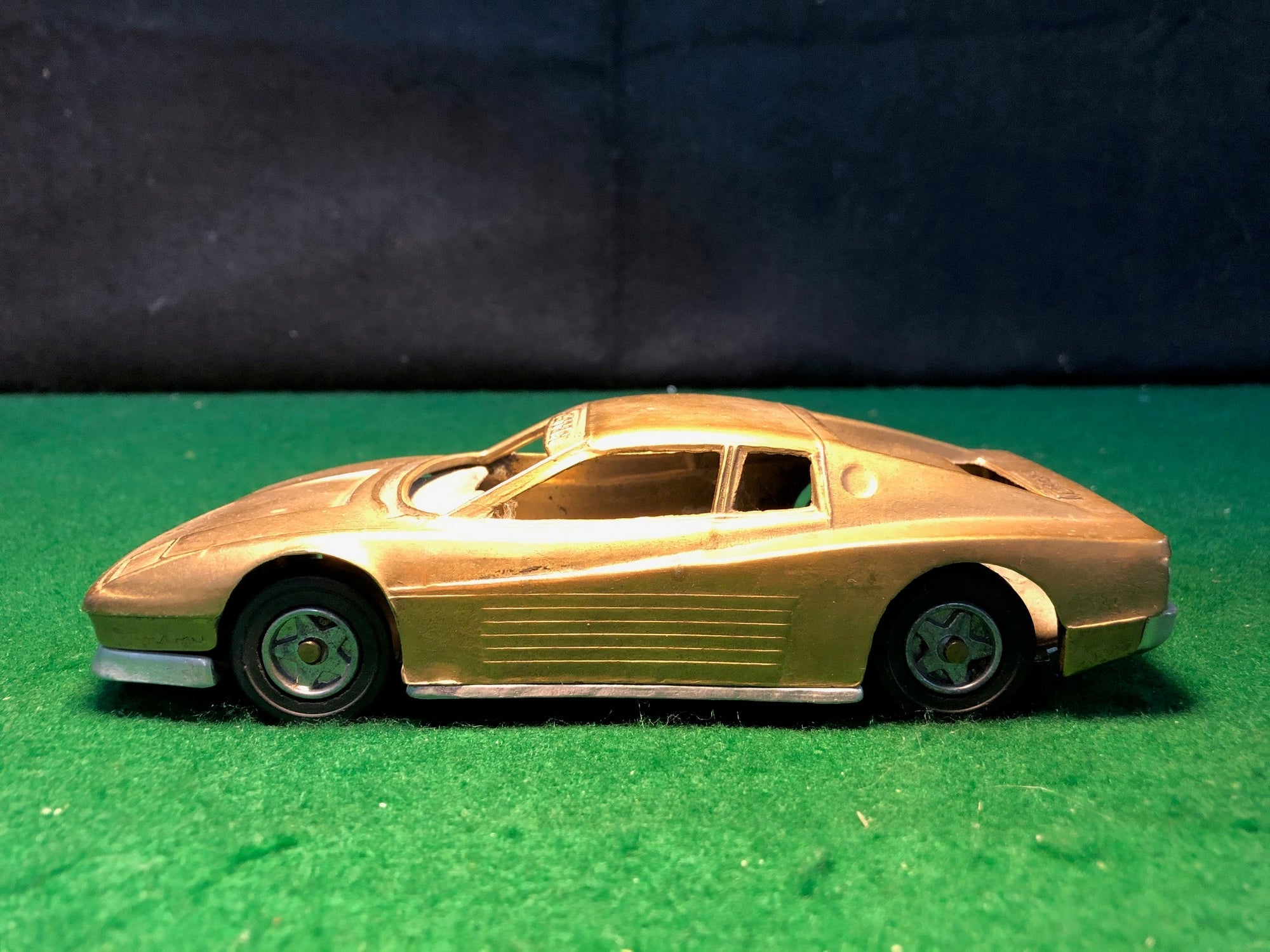 Ferrari Testarossa - Brass Paperweight 1:25 (No box)