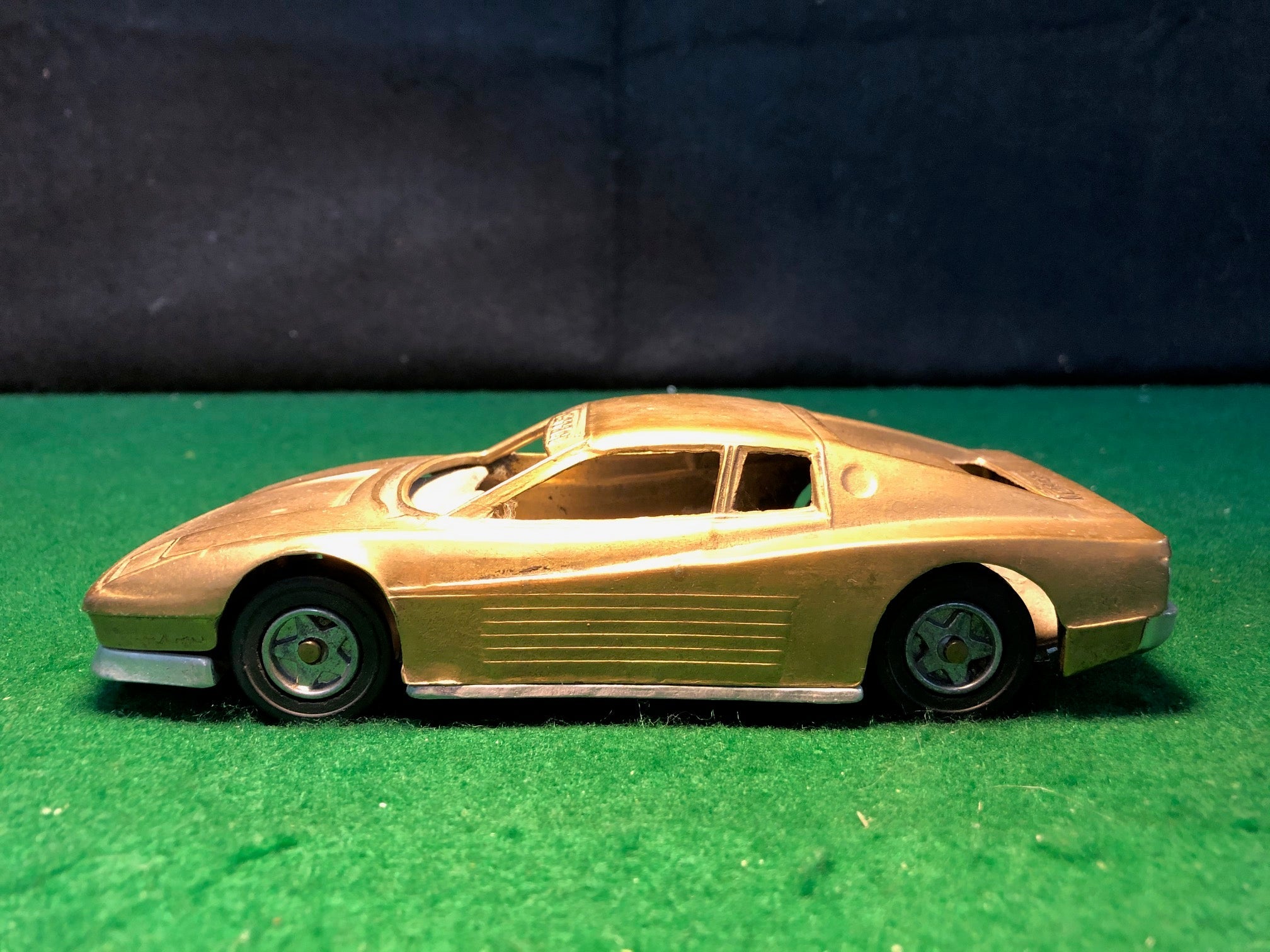 Ferrari Testarossa - Brass Paperweight 1:25 (No box)