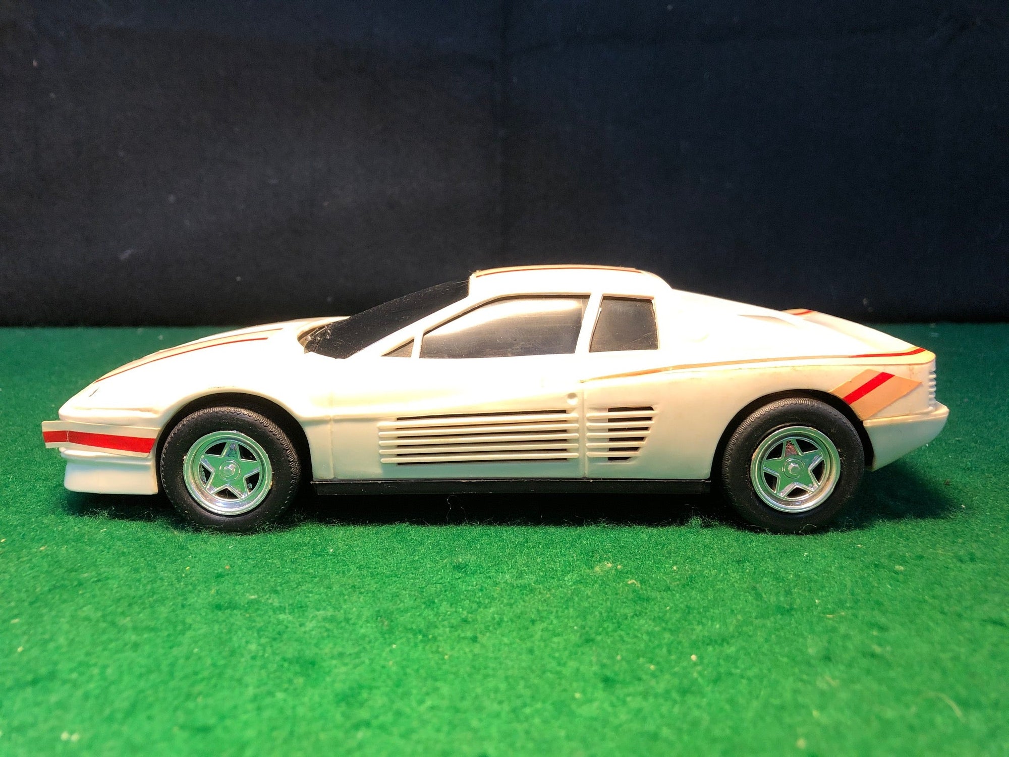 Ferrari Testarossa White - Flywheel Motor by Road Champs 1:20 (No box)