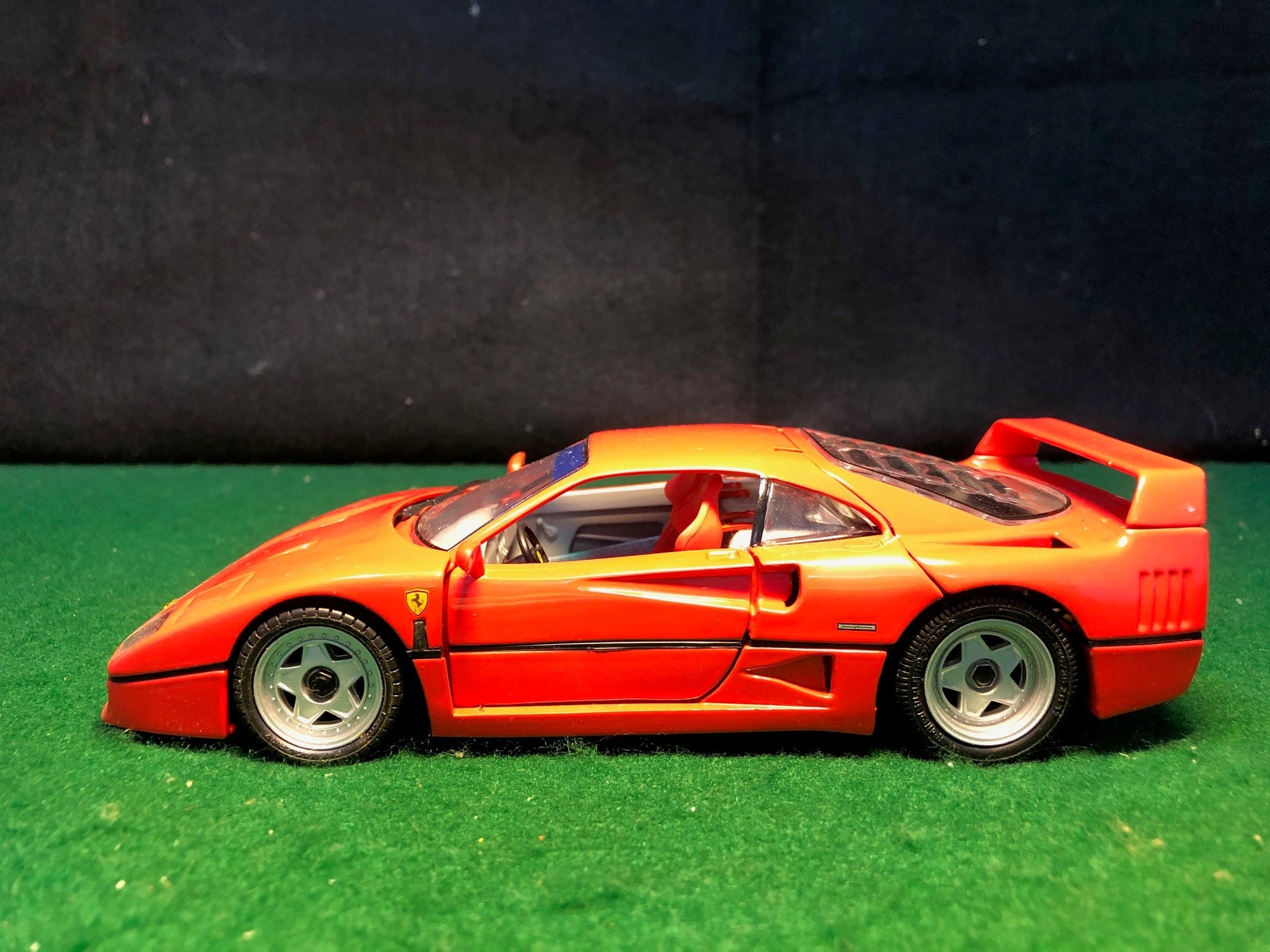 Ferrari F40 Red by Franklin Mint 1:24 (No box)