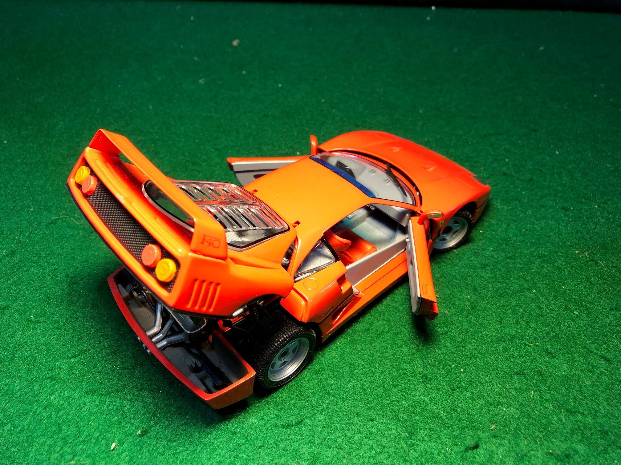 Ferrari F40 Red by Franklin Mint 1:24 (No box) - Petrolicious