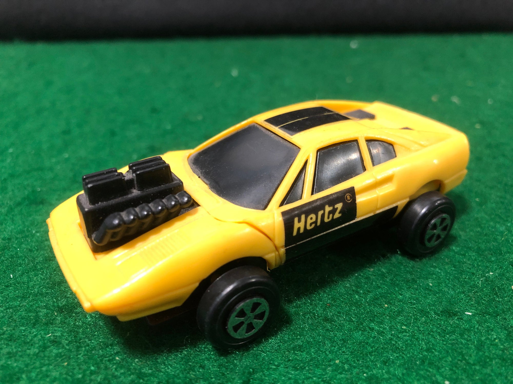 Ferrari 308 GTB Yellow Hertz Pull & Release Action