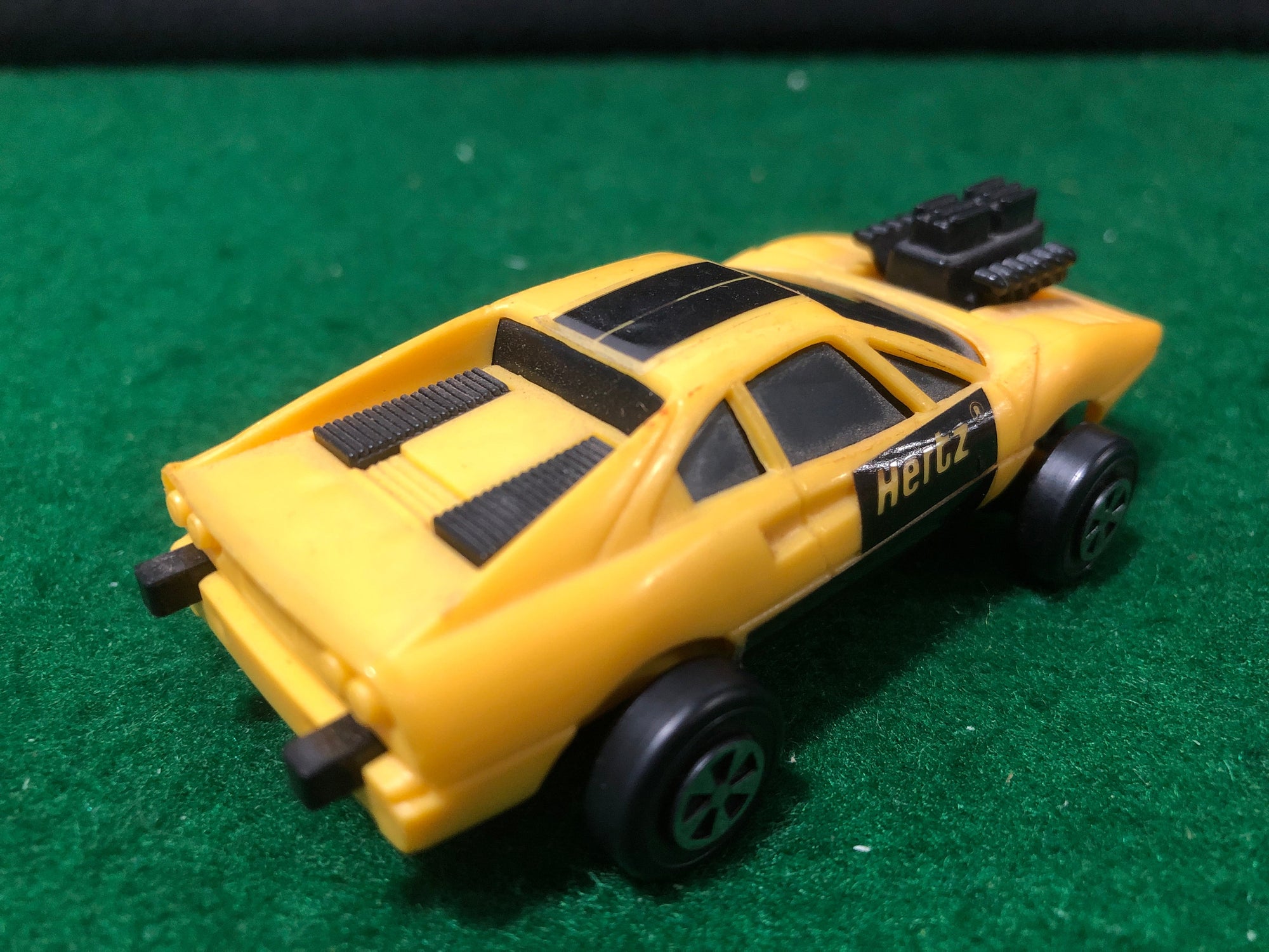 Ferrari 308 GTB Yellow Hertz Pull & Release Action