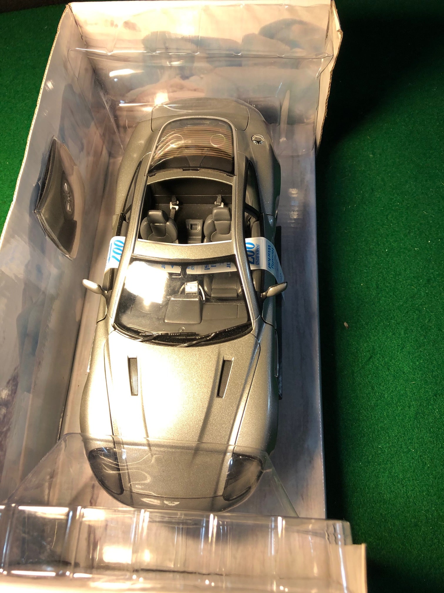Aston Martin V12 Vanquish James Bond 007, 1:18 - Petrolicious