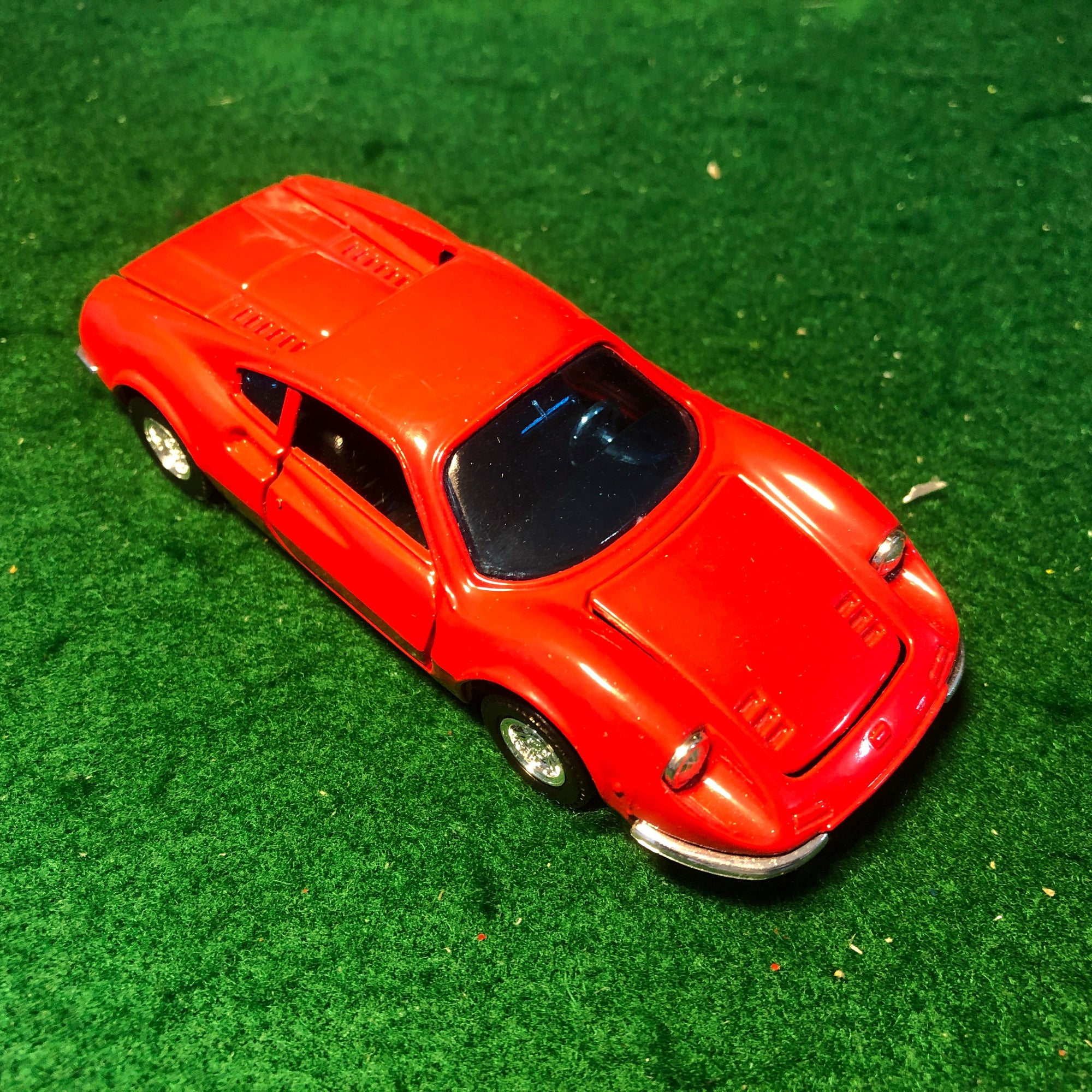 Ferrari 246 GT Dino Red by Super Car 1:43 (8)
