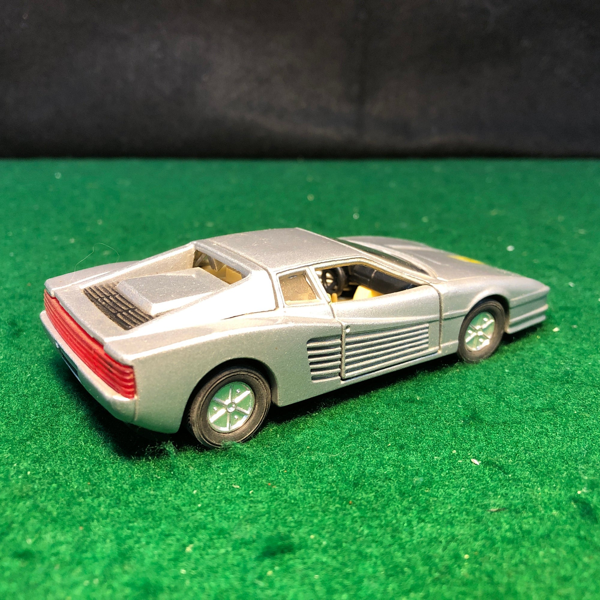 Ferrari Testarossa Gray Motorized 1:39 (SS-913)(No box)