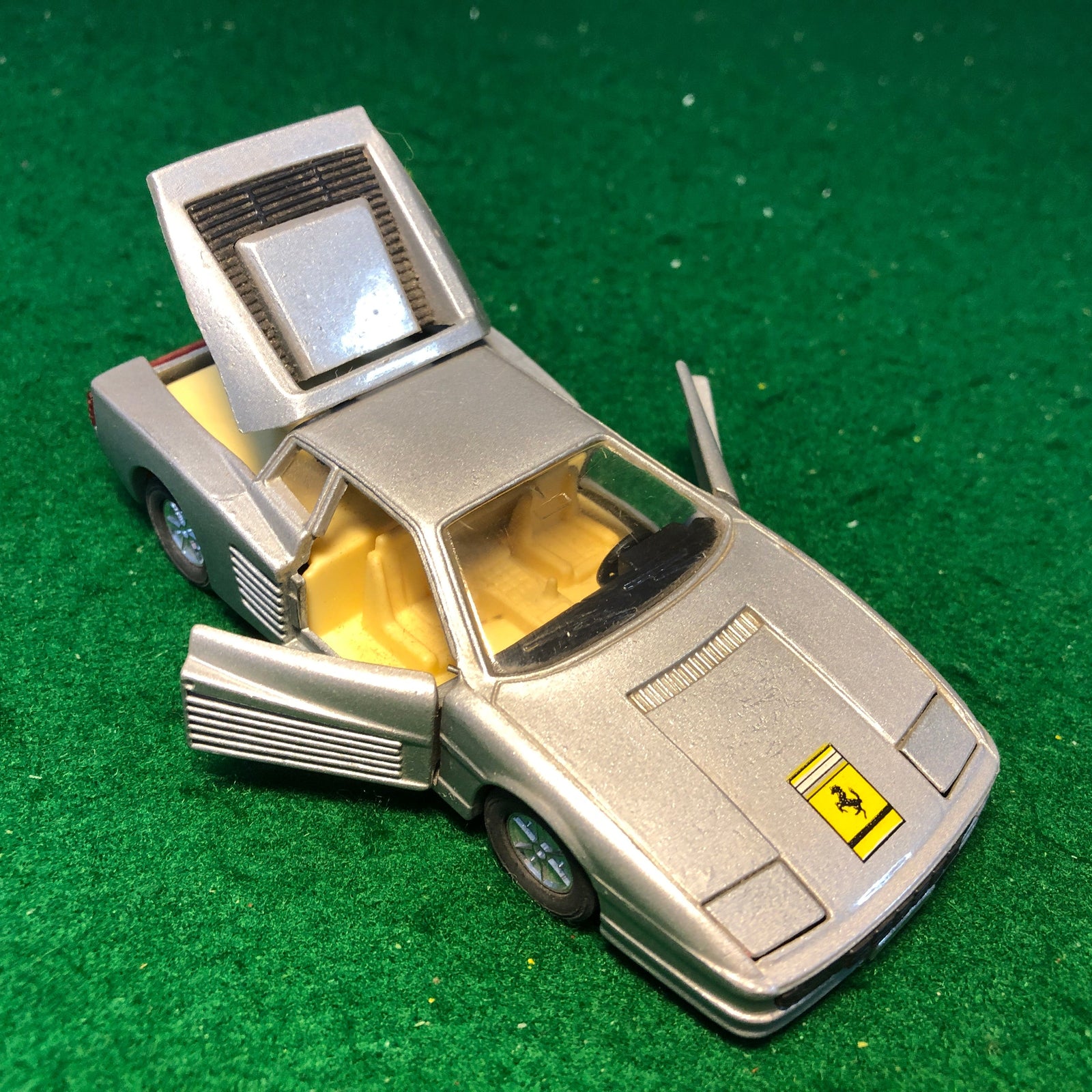 Ferrari Testarossa Gray Motorized 1:39 (SS-913)(No box)