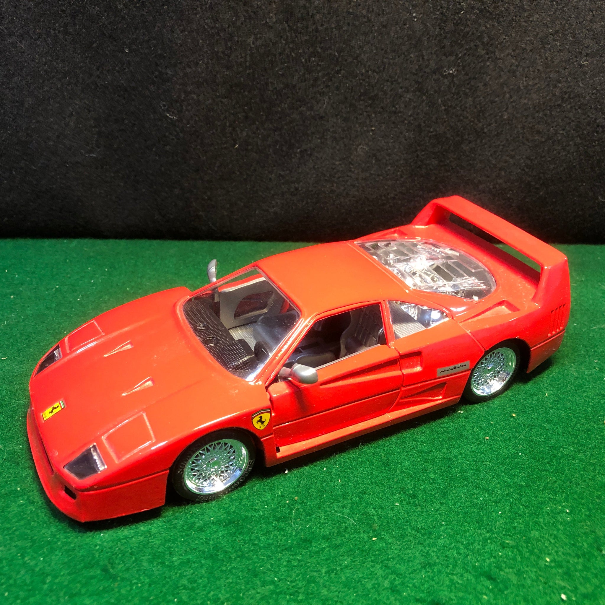 Ferrari F40 Red by Sunnyside 1:24 (SS9404)(No box)