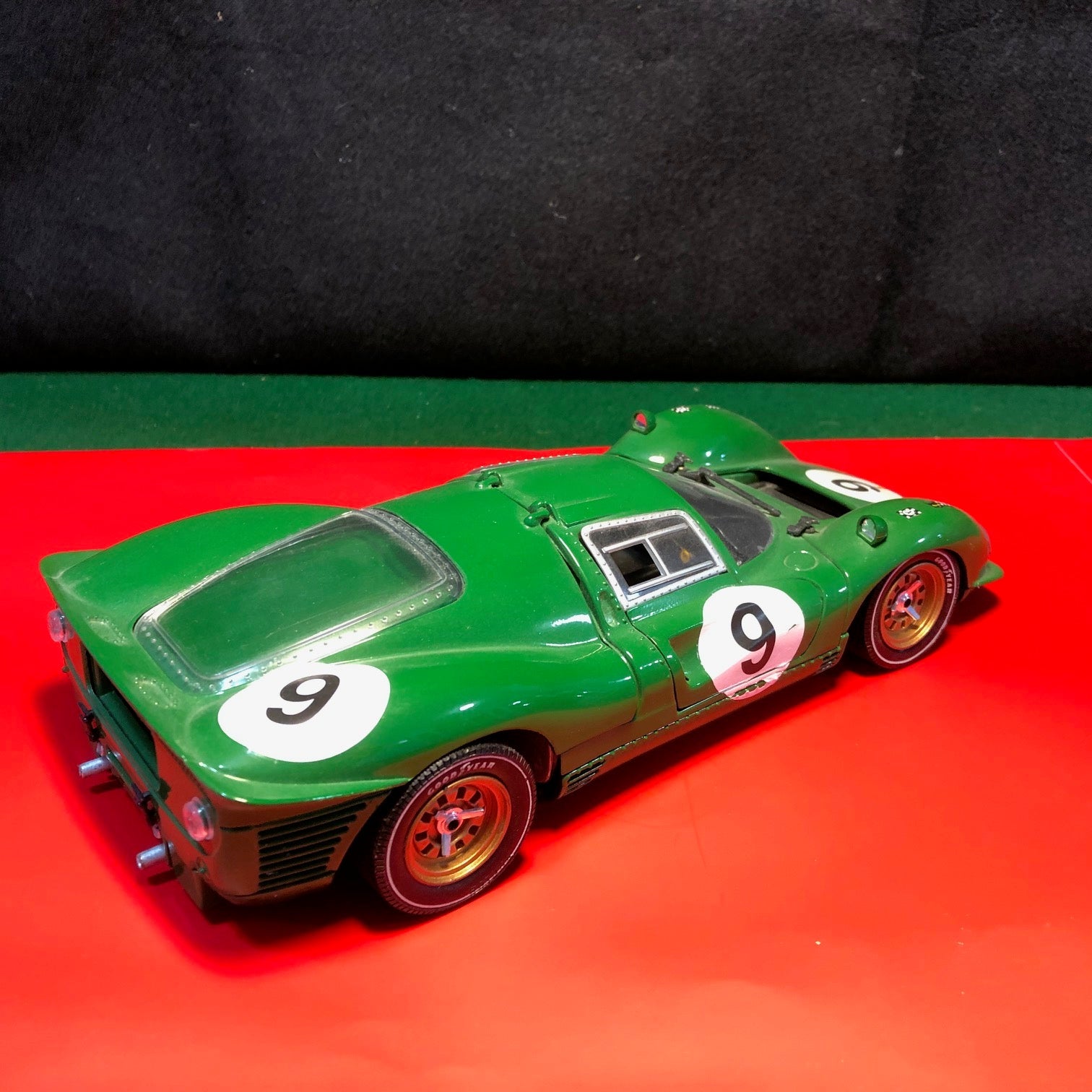 Ferrari 412 P4 N 9 1967 1000 Km Spa by Eagle's Race 1:18 (303800