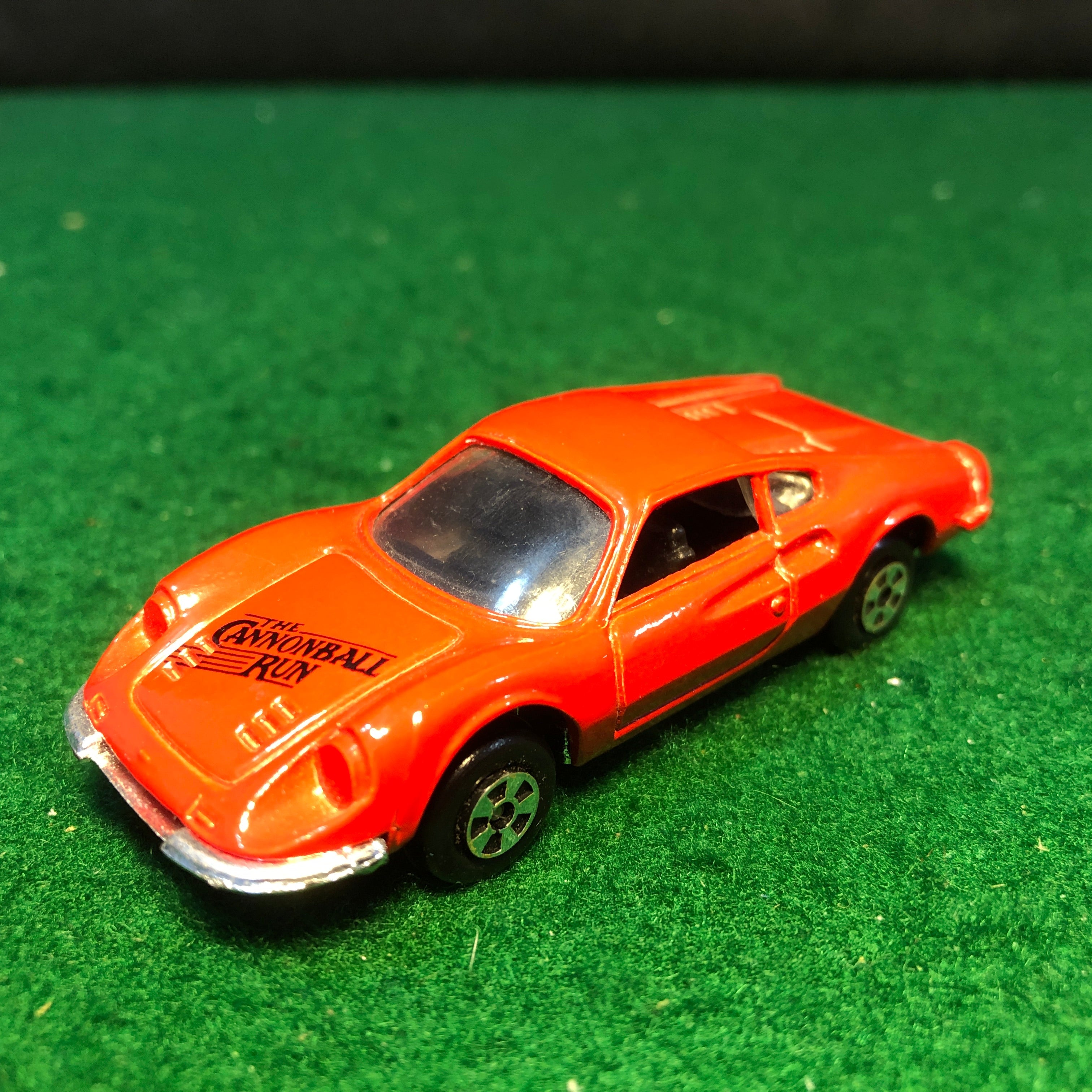 Ferrari 246 GT Red Cannonball Run by Ertl 1:64 (1869)(No box