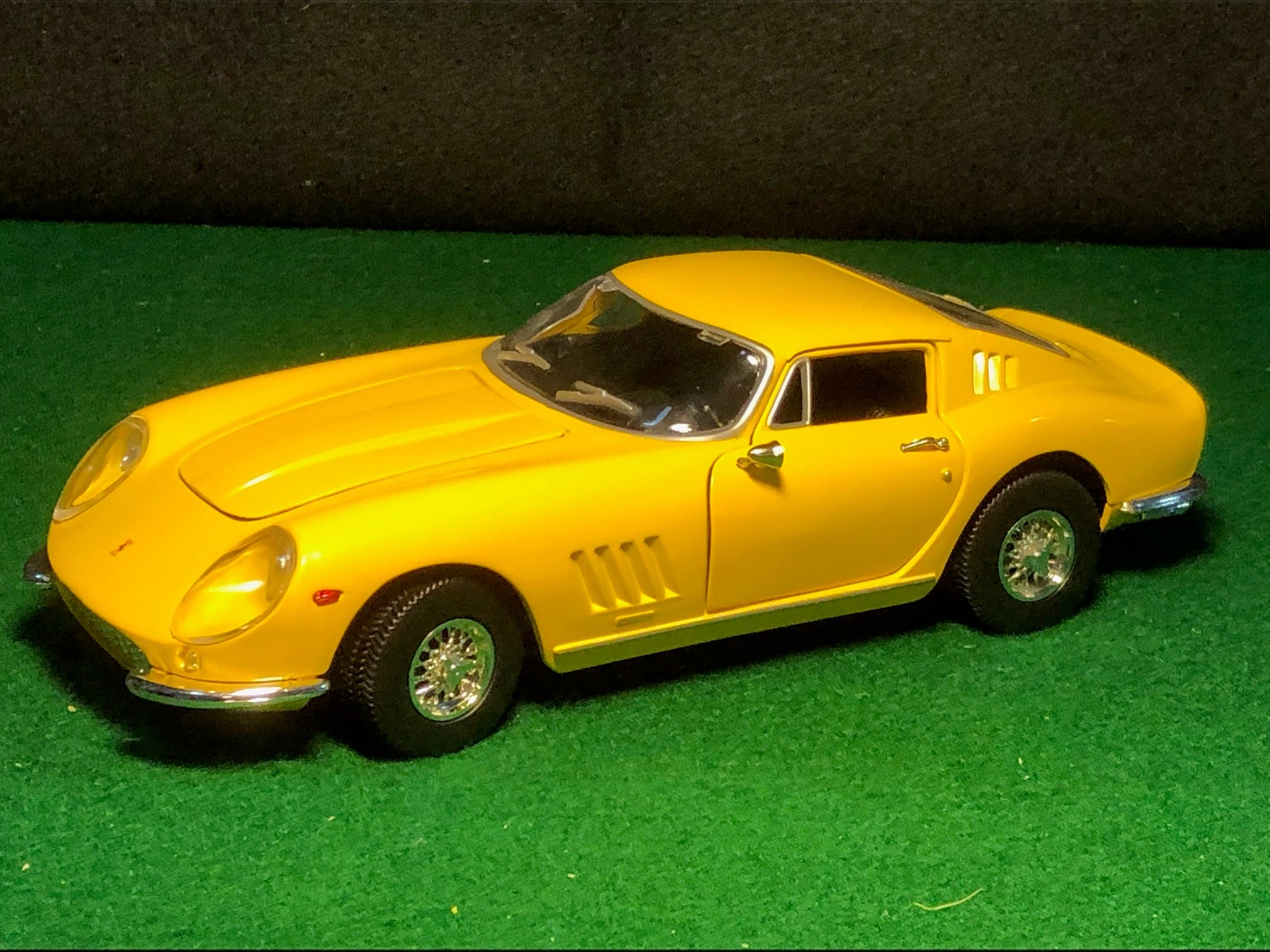 Ferrari 275 GTB/4 Yellow by Ertl 1:18 (7378) - Petrolicious