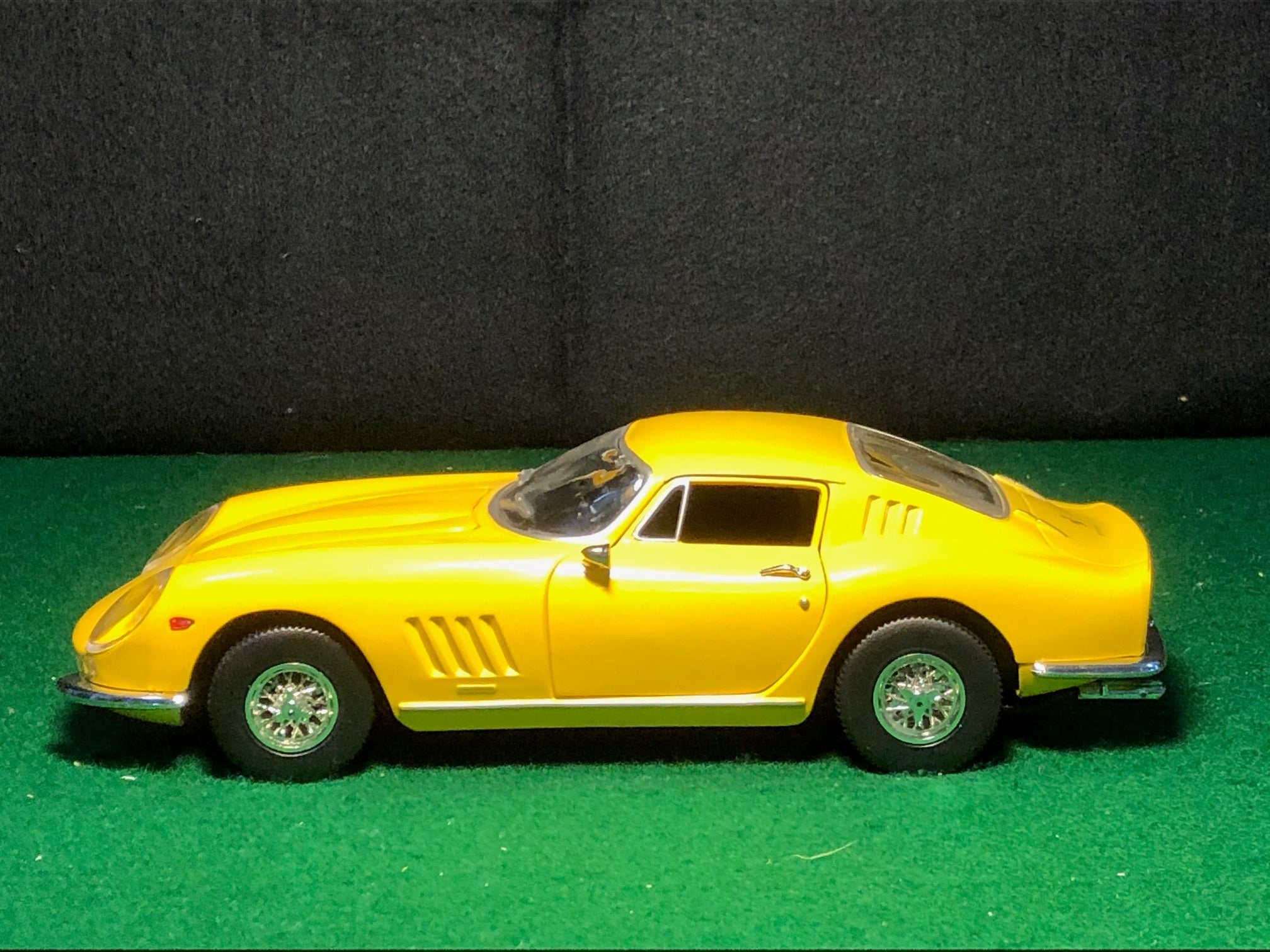 Ferrari 275 GTB/4 Yellow by Ertl 1:18 (7378)