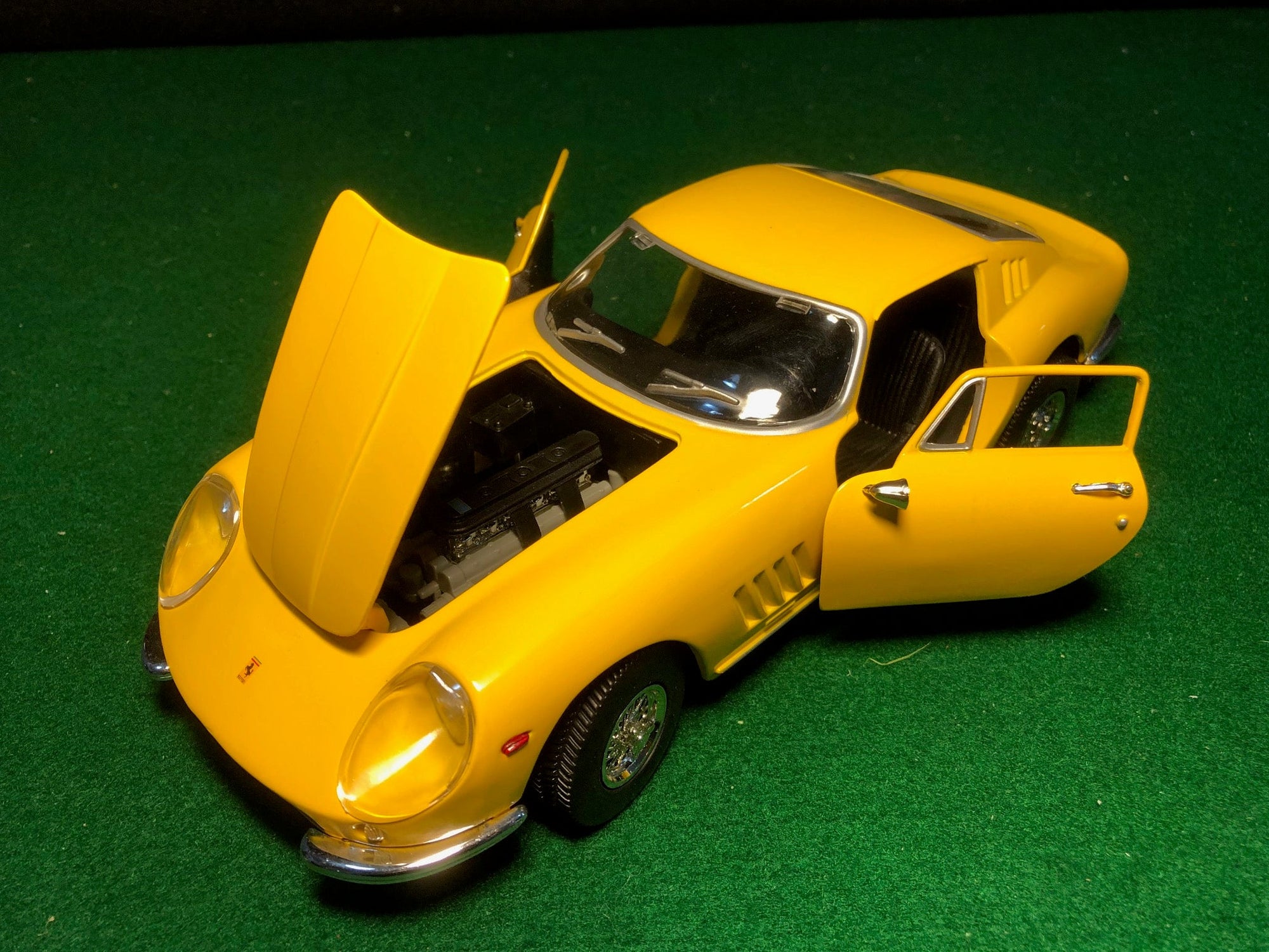 Ferrari 275 GTB/4 Yellow by Ertl 1:18 (7378)