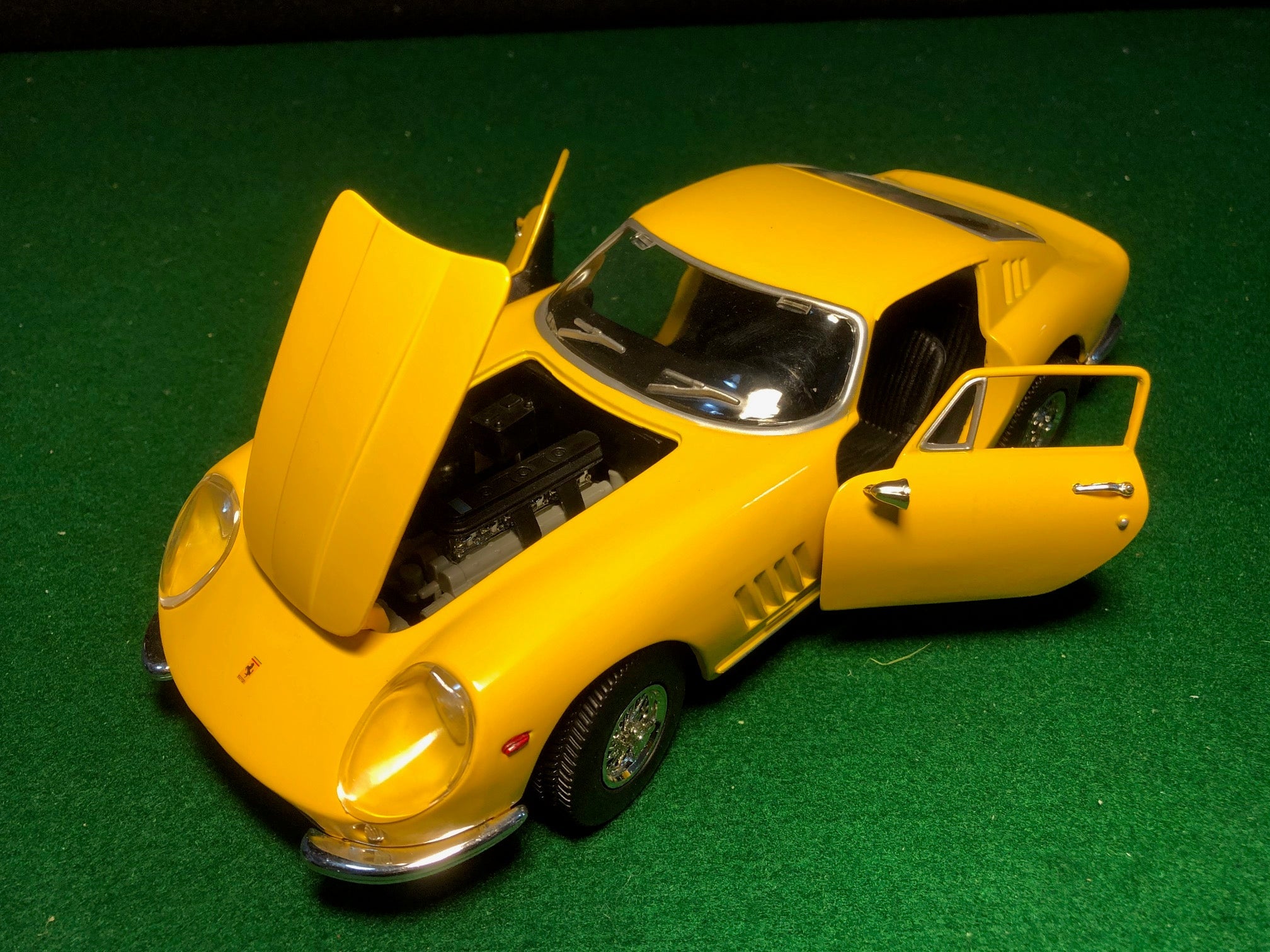 Ferrari 275 GTB/4 Yellow by Ertl 1:18 (7378)