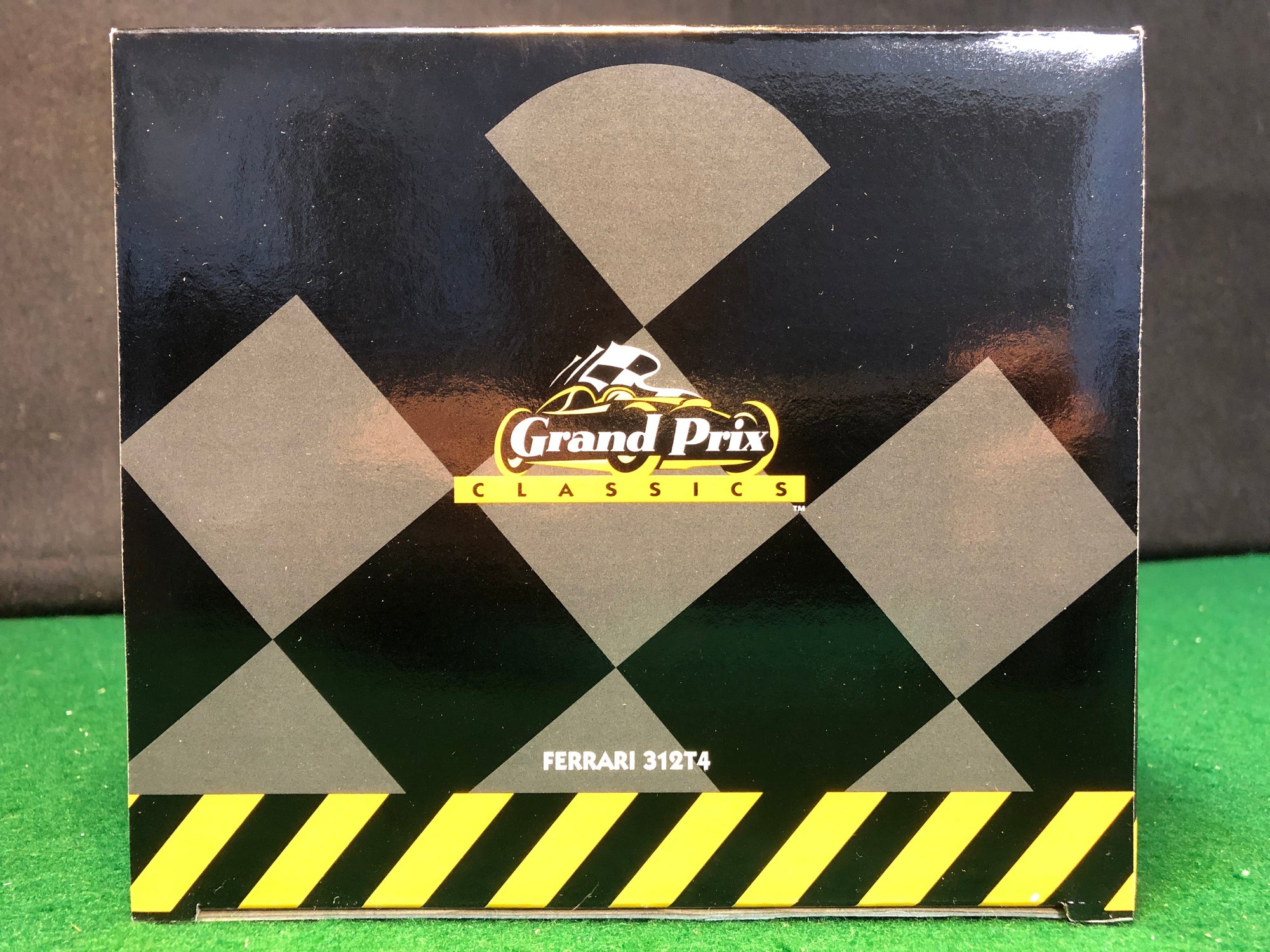 1979 Ferrari 312T4 Gilles Villeneuve Grid w/Umbrella by Exoto 1:18 (97075)