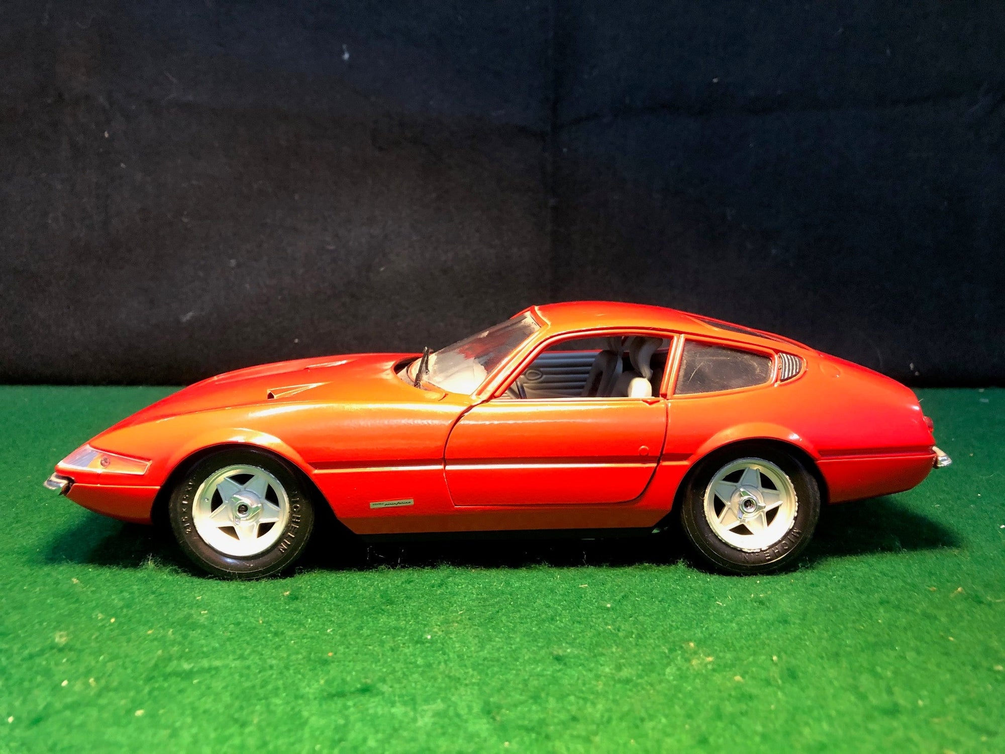 Ferrari 365 GTB/4, Red 1:18 by Giodi Techno (740011)(No box)